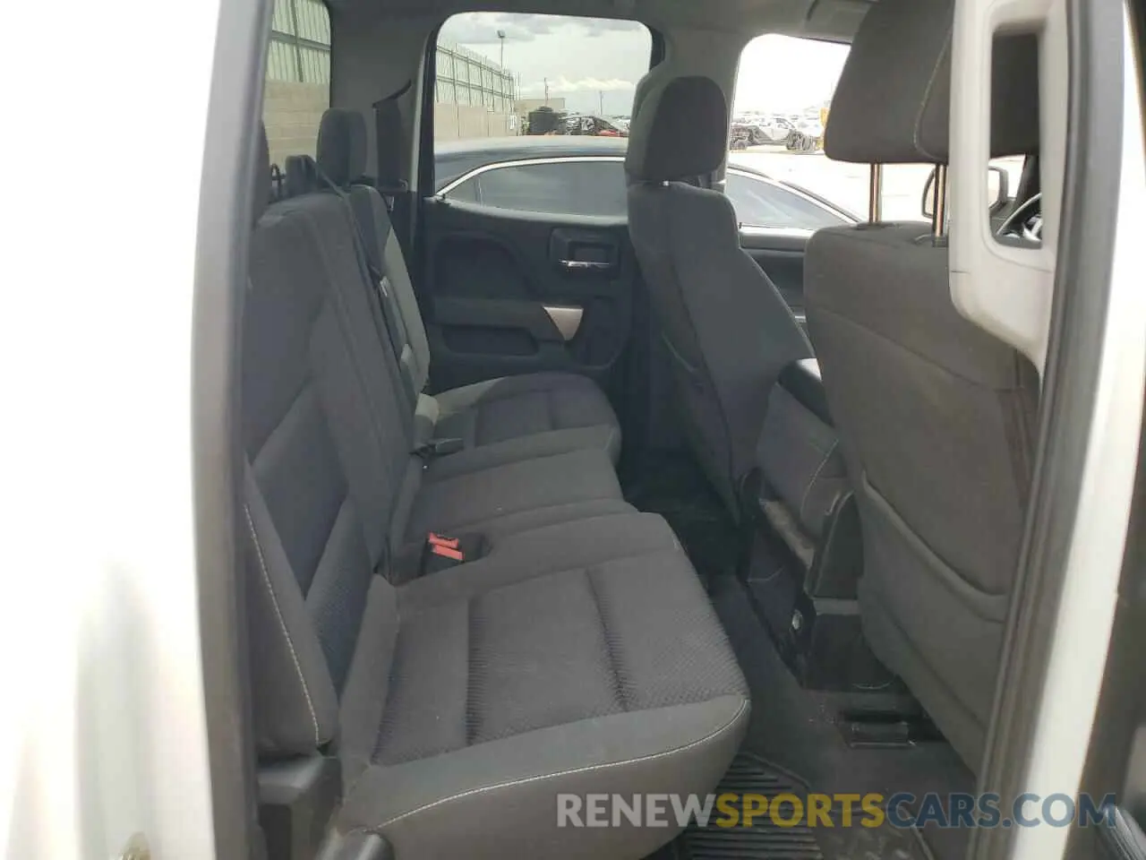 10 Photograph of a damaged car 2GCVKPEC9K1150286 CHEVROLET ALL Models 2019
