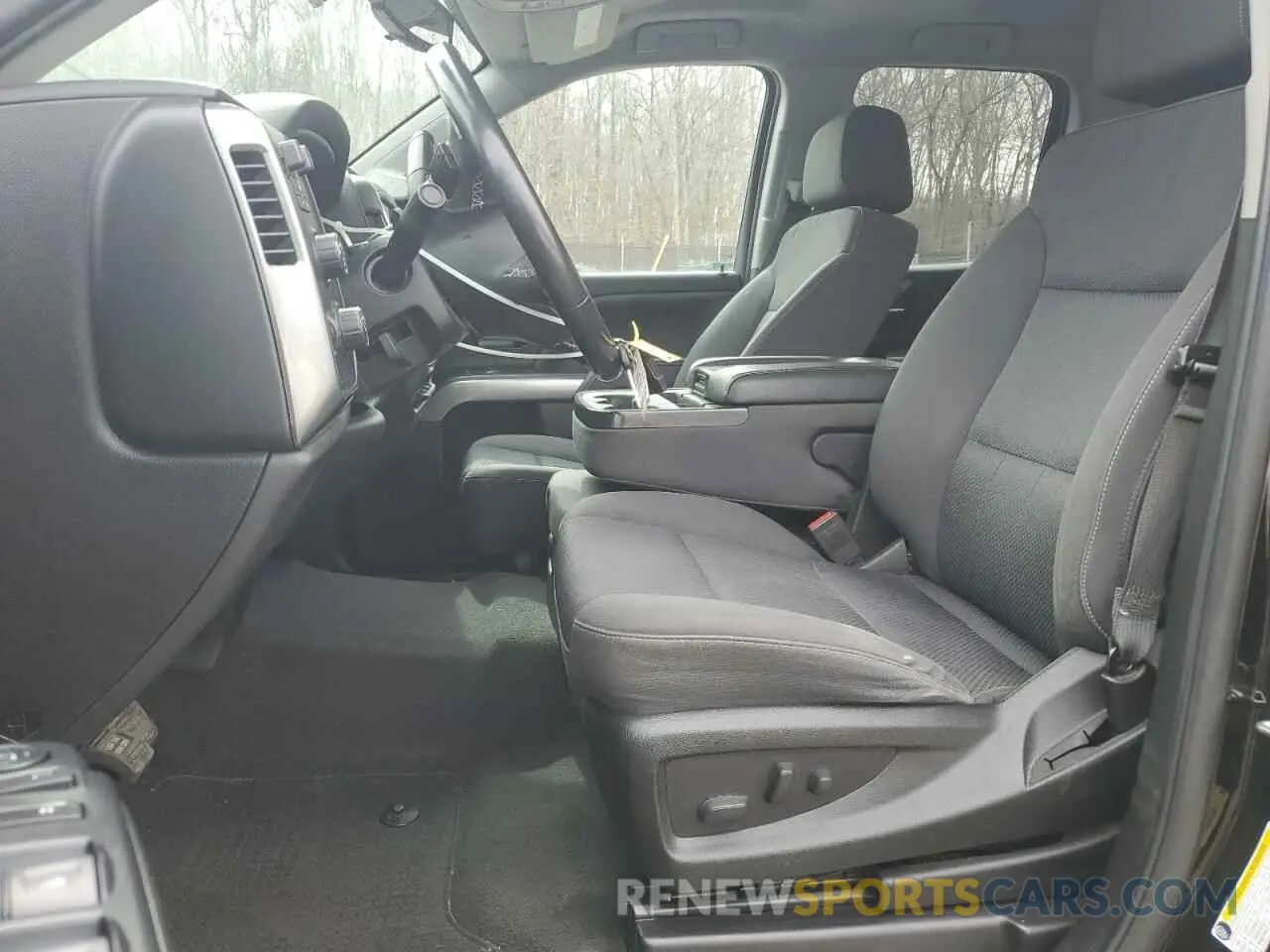 7 Photograph of a damaged car 2GCVKPECXK1117118 CHEVROLET ALL Models 2019