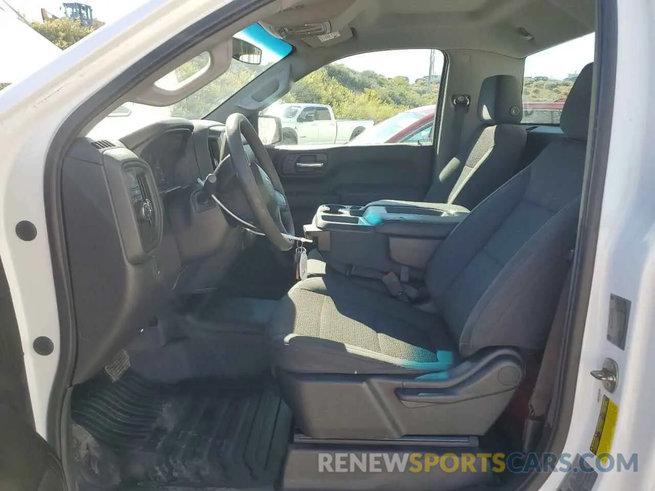 7 Photograph of a damaged car 3GCNWAEF0KG310588 CHEVROLET ALL Models 2019