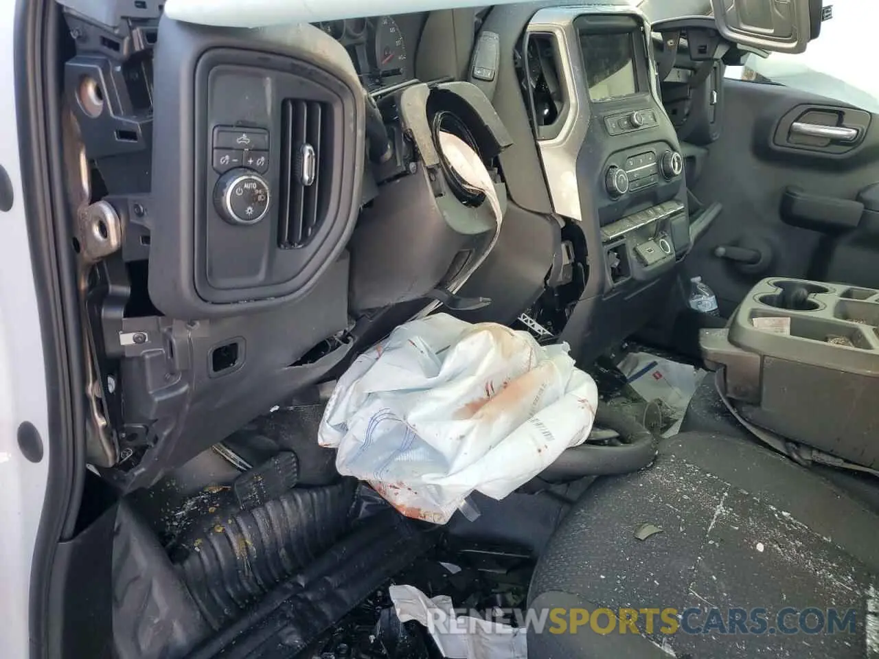 8 Photograph of a damaged car 3GCNWAEH3KG244202 CHEVROLET ALL Models 2019
