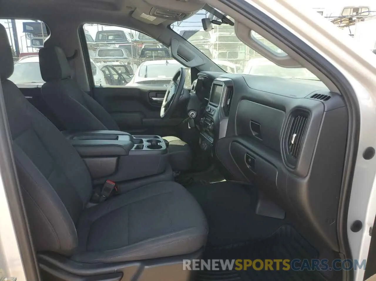 5 Photograph of a damaged car 3GCPYAEH3KG206231 CHEVROLET ALL Models 2019