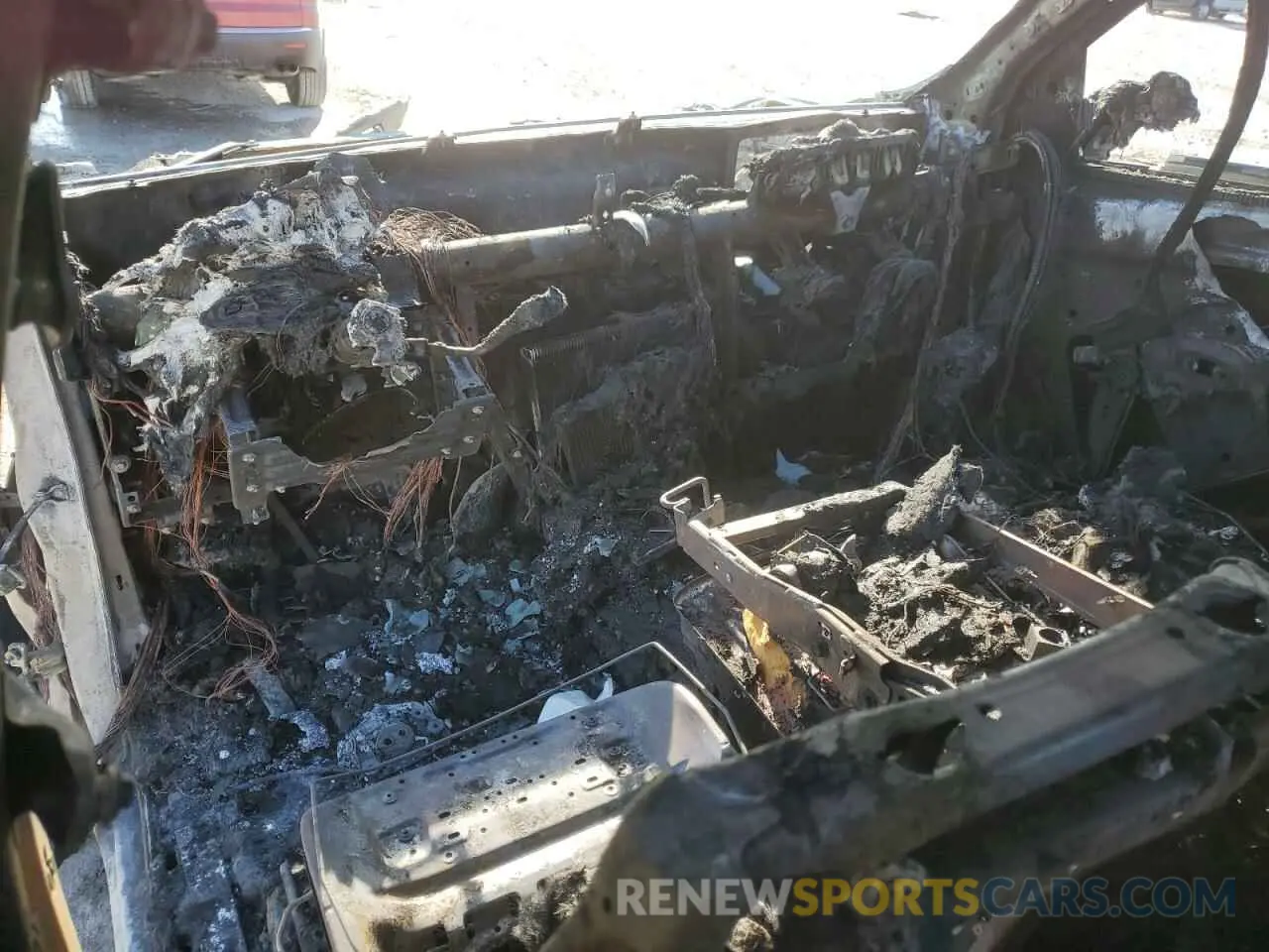 8 Photograph of a damaged car 3GCPYDEK5KG147535 CHEVROLET ALL Models 2019