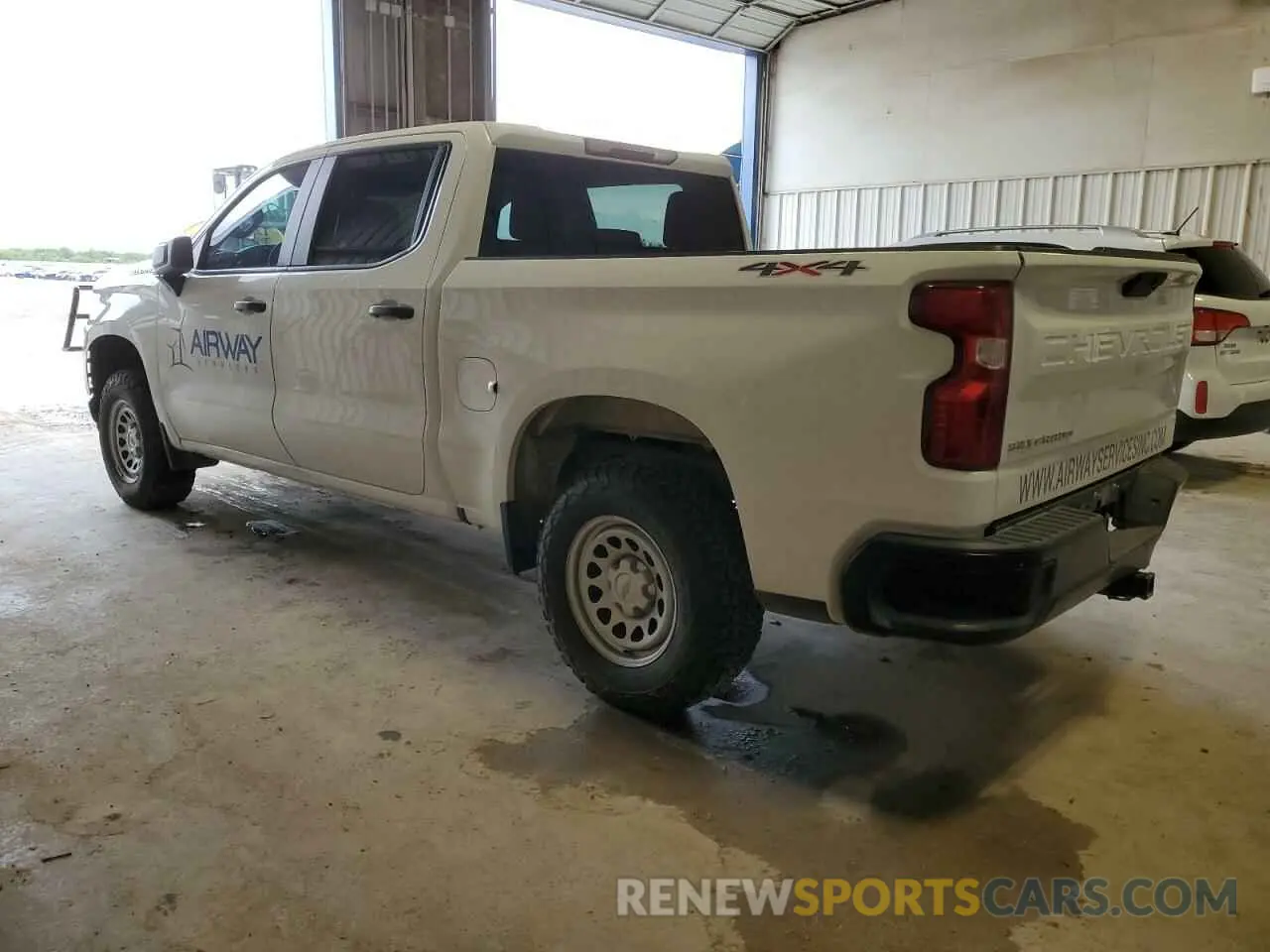 2 Photograph of a damaged car 3GCUYAEF1KG132986 CHEVROLET ALL Models 2019