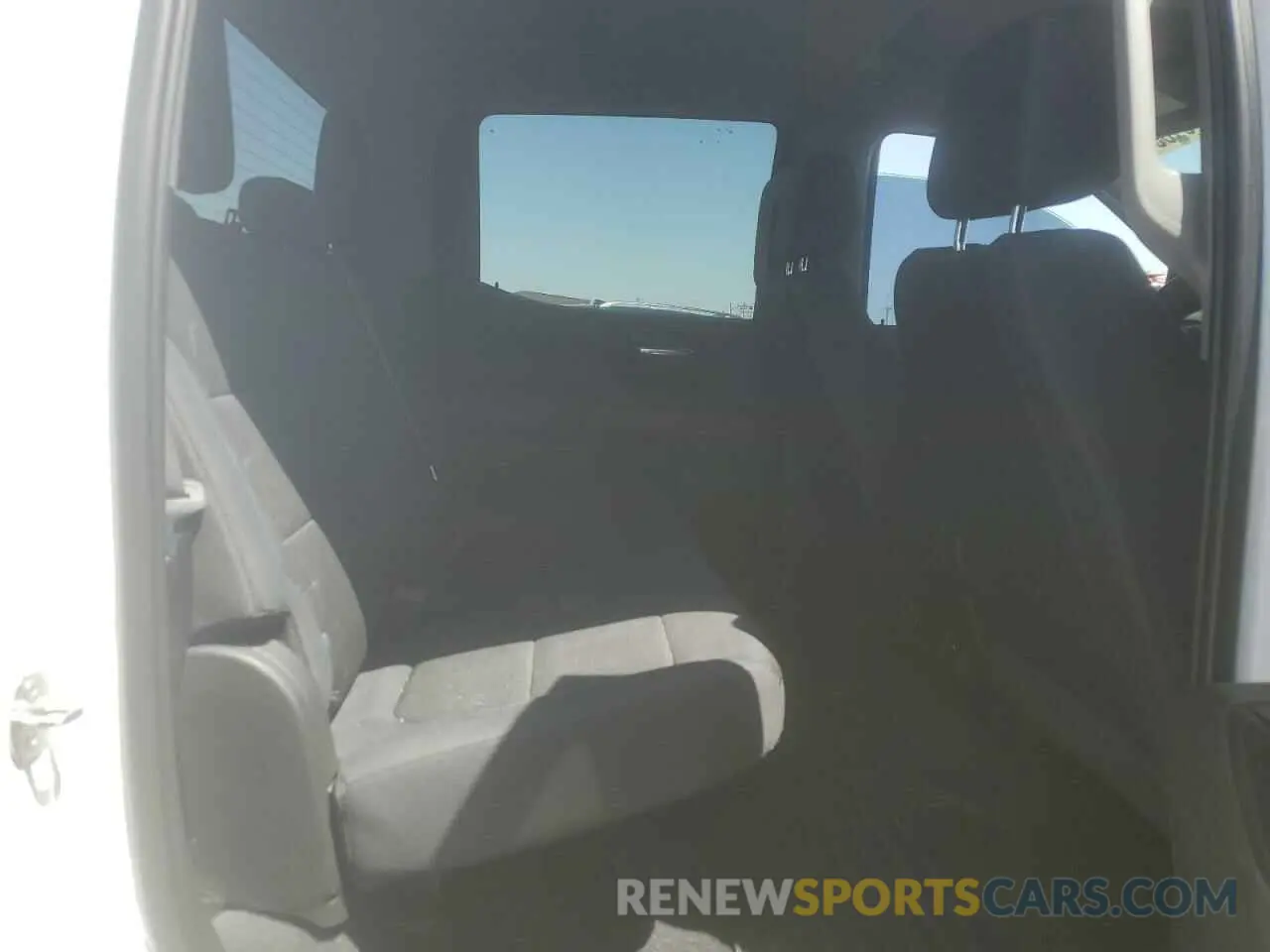 10 Photograph of a damaged car 3GCUYBEF8KG128004 CHEVROLET ALL Models 2019