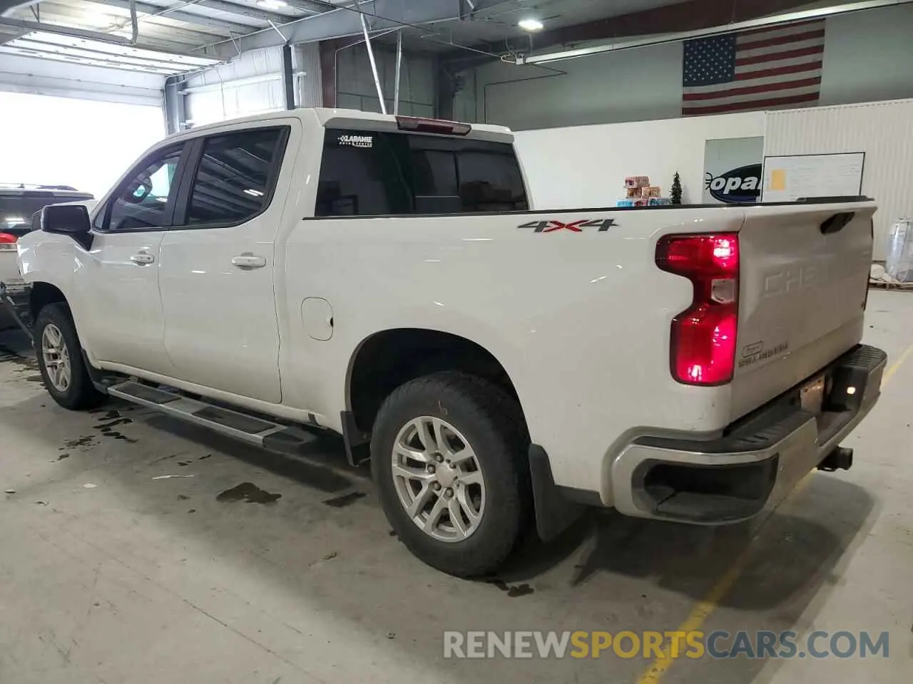 2 Photograph of a damaged car 3GCUYDED0KG256988 CHEVROLET ALL Models 2019