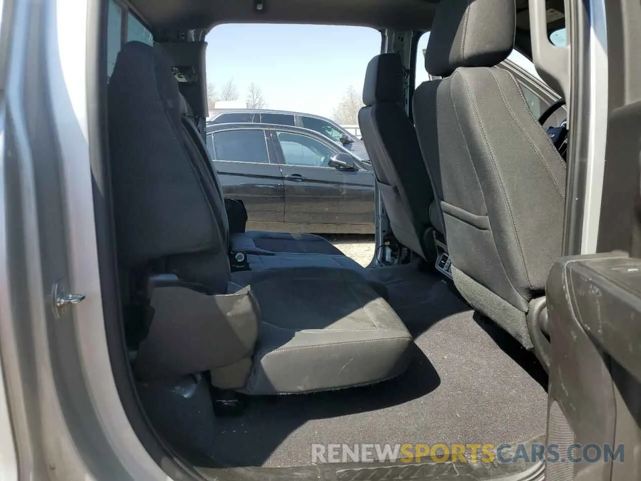 10 Photograph of a damaged car 3GCUYDED8KG296218 CHEVROLET ALL Models 2019