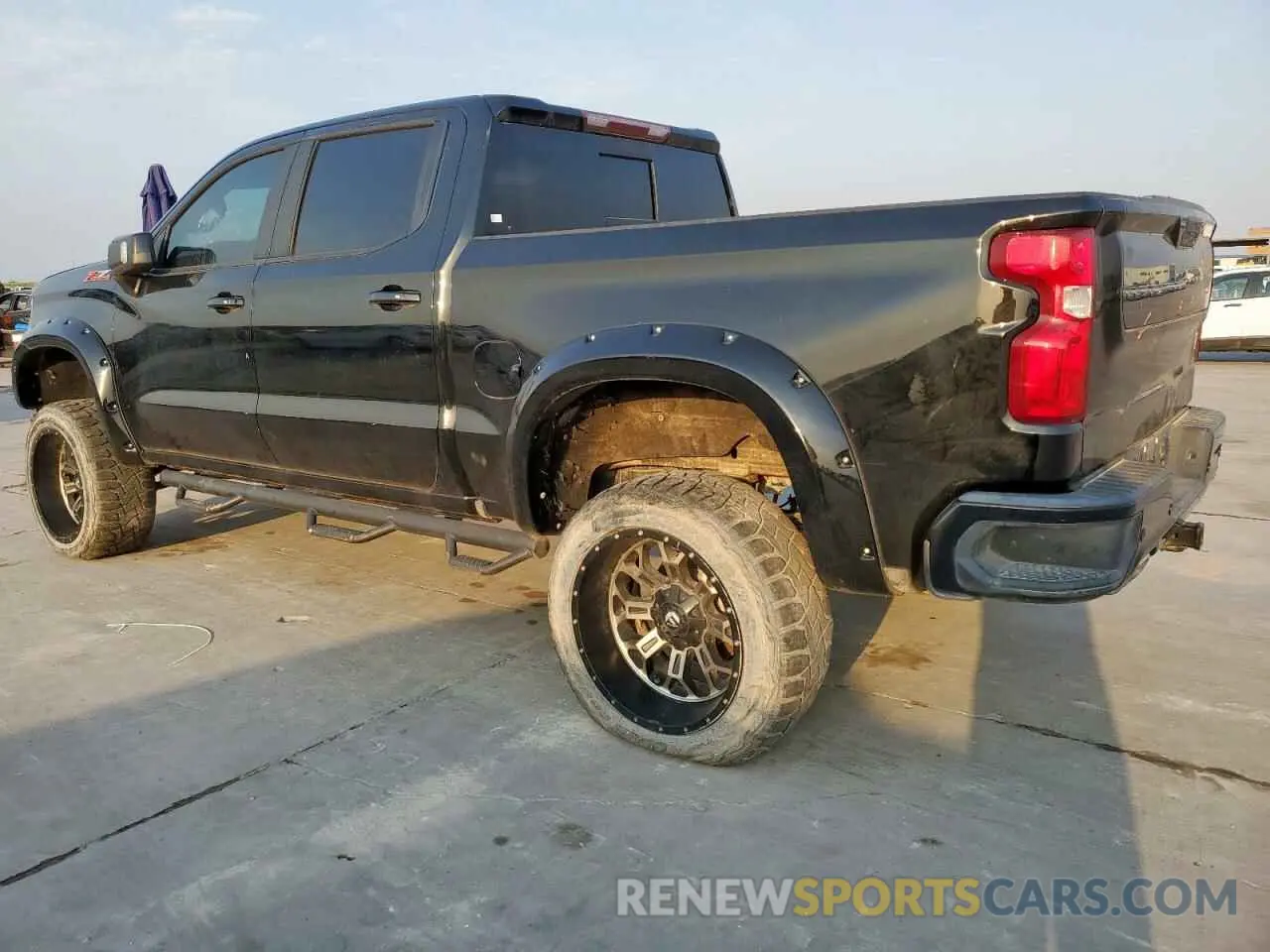 2 Photograph of a damaged car 3GCUYEEDXKG166804 CHEVROLET ALL Models 2019