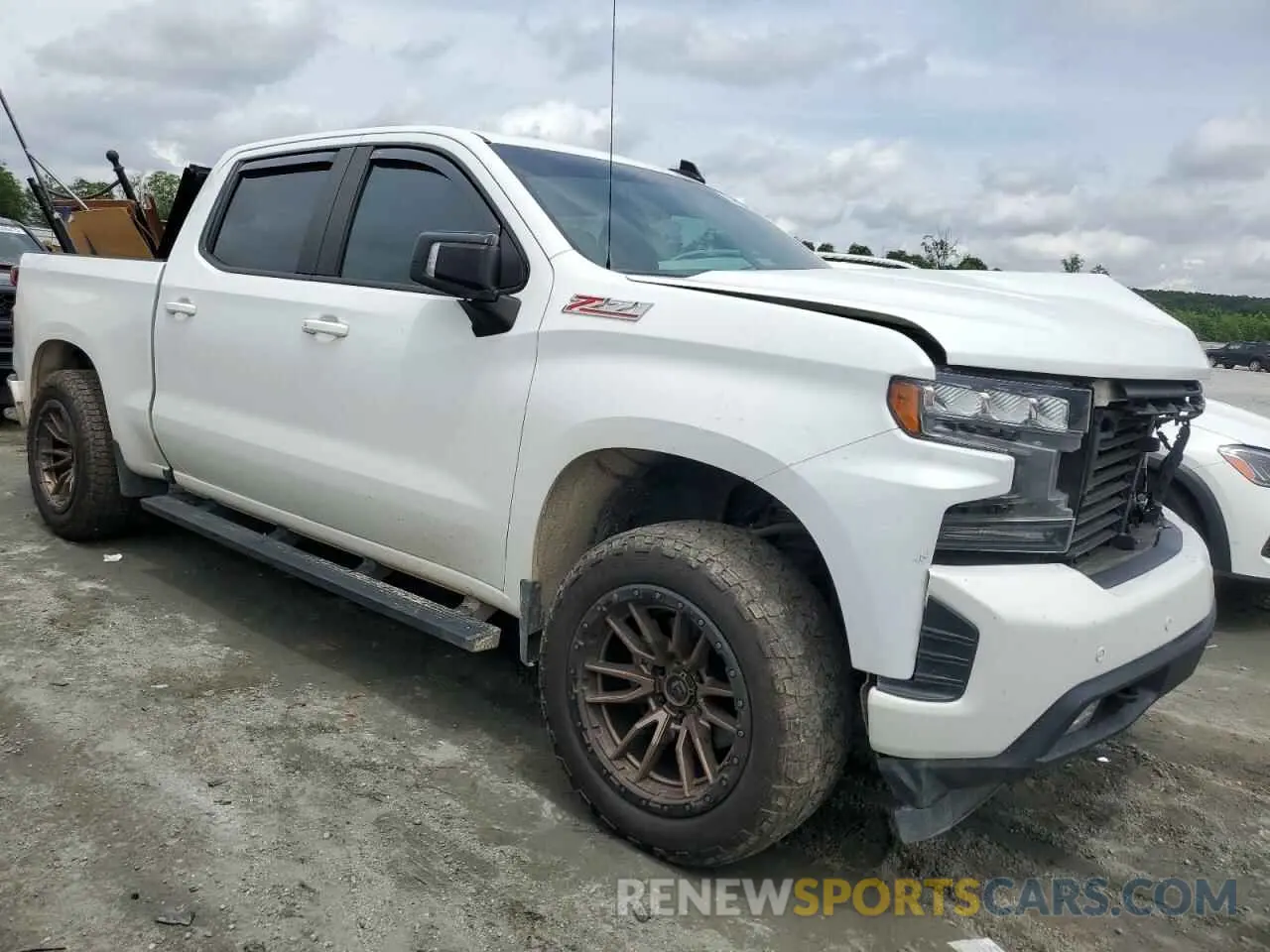 4 Photograph of a damaged car 3GCUYEEDXKG223633 CHEVROLET ALL Models 2019