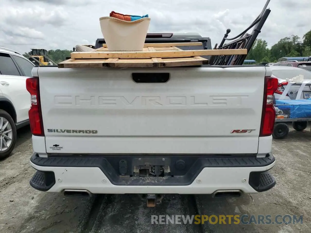 6 Photograph of a damaged car 3GCUYEEDXKG223633 CHEVROLET ALL Models 2019