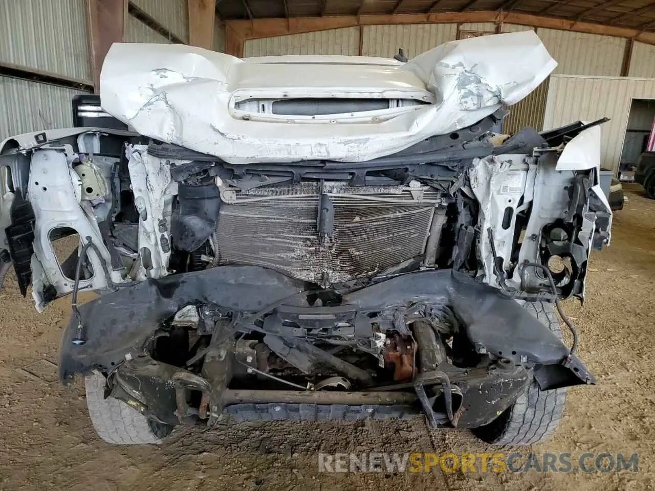 5 Photograph of a damaged car 1GC2WLE76LF331424 CHEVROLET ALL Models 2020