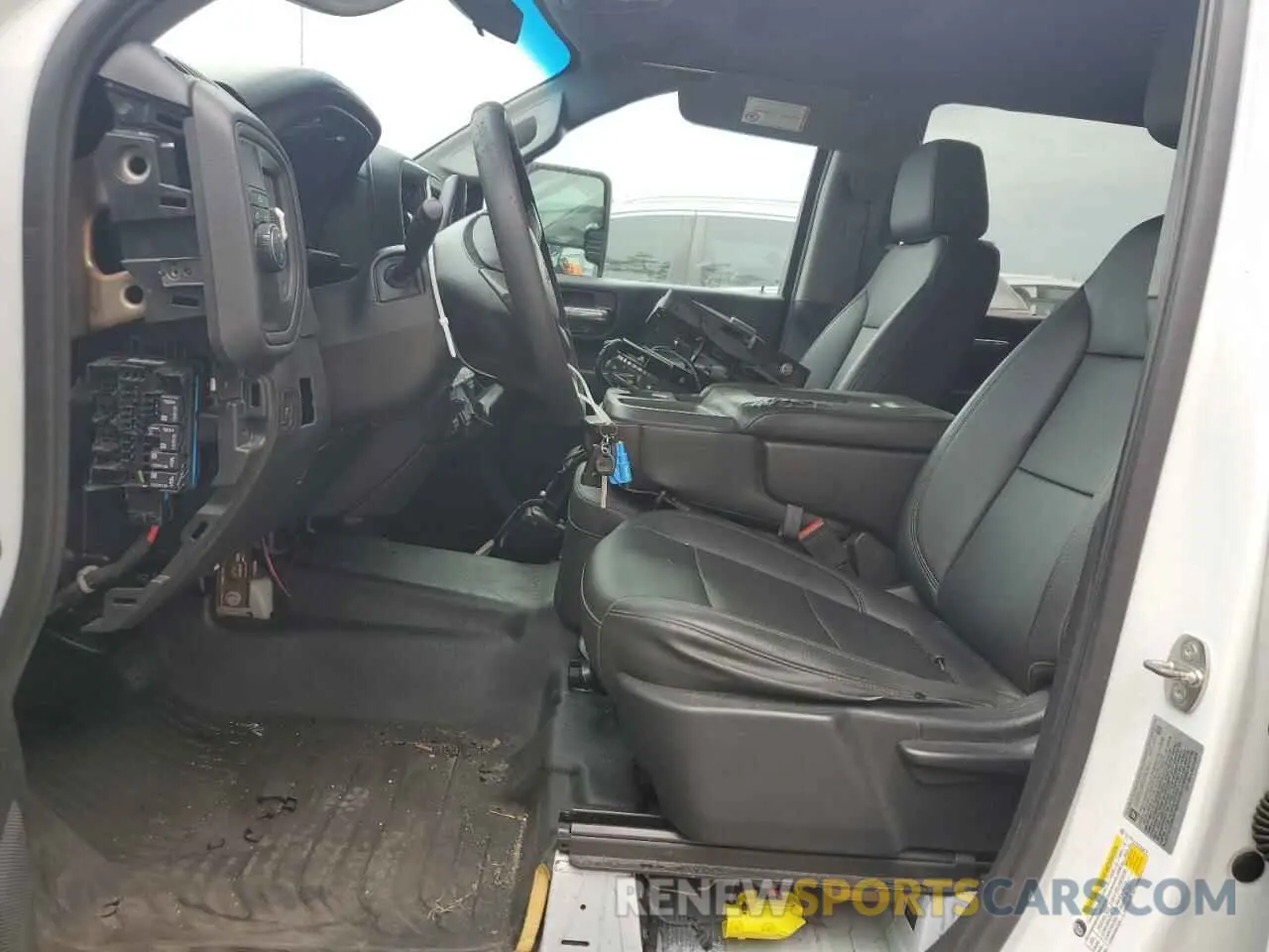 7 Photograph of a damaged car 1GC4WLE74LF218676 CHEVROLET ALL Models 2020