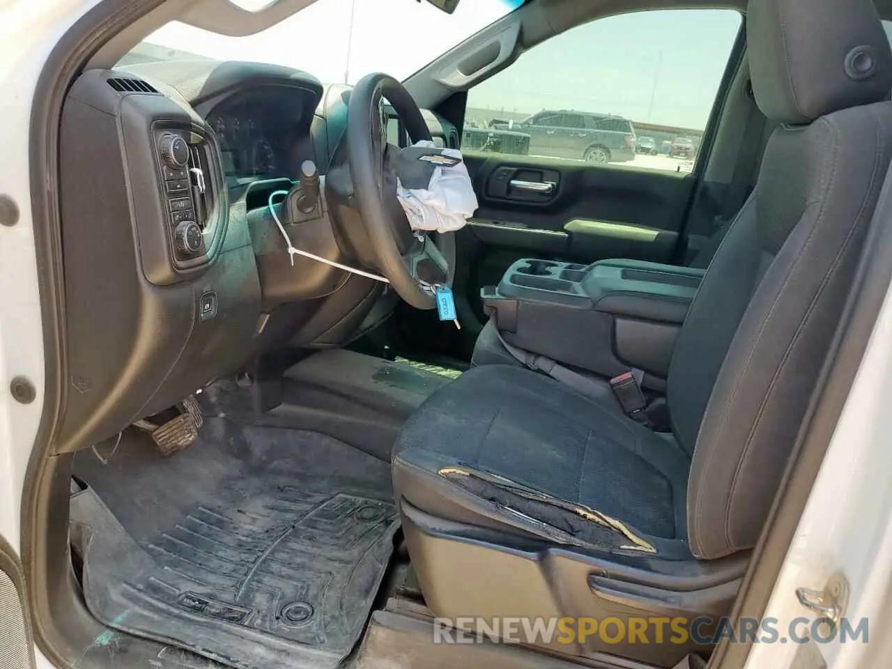 7 Photograph of a damaged car 1GC4YLE72LF217603 CHEVROLET ALL Models 2020