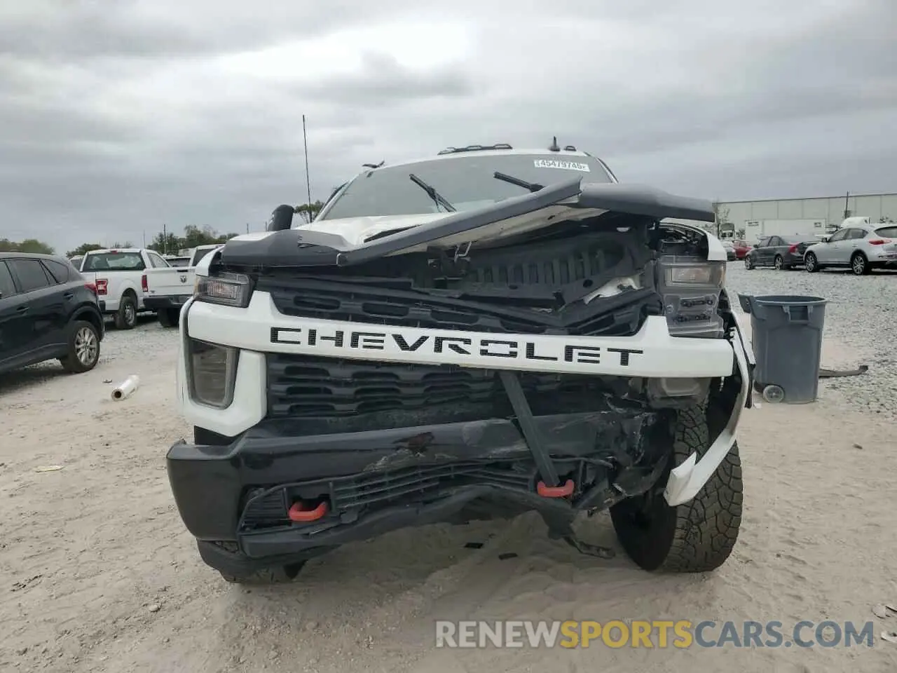 5 Photograph of a damaged car 1GC4YME71LF101055 CHEVROLET ALL Models 2020