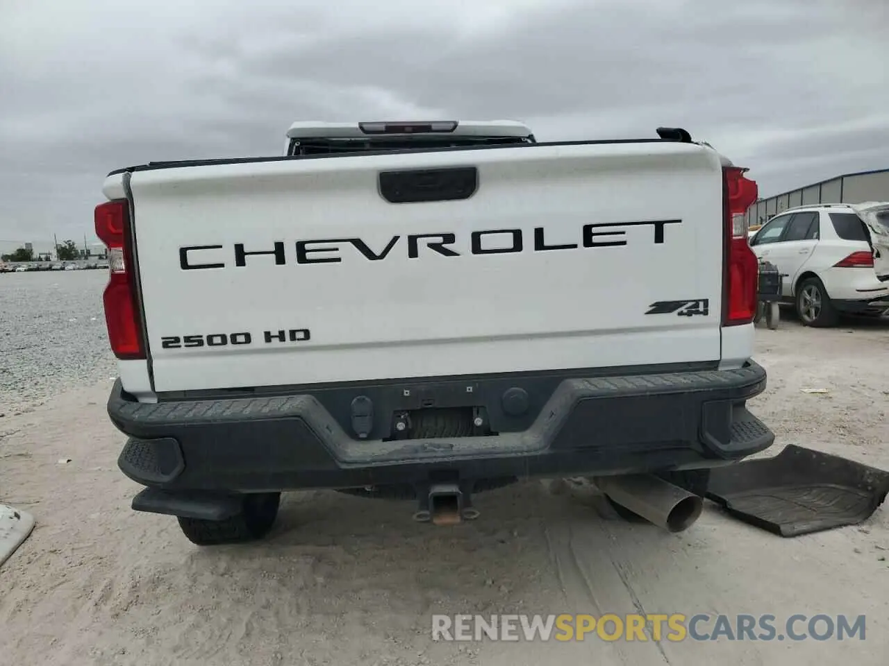 6 Photograph of a damaged car 1GC4YME71LF101055 CHEVROLET ALL Models 2020