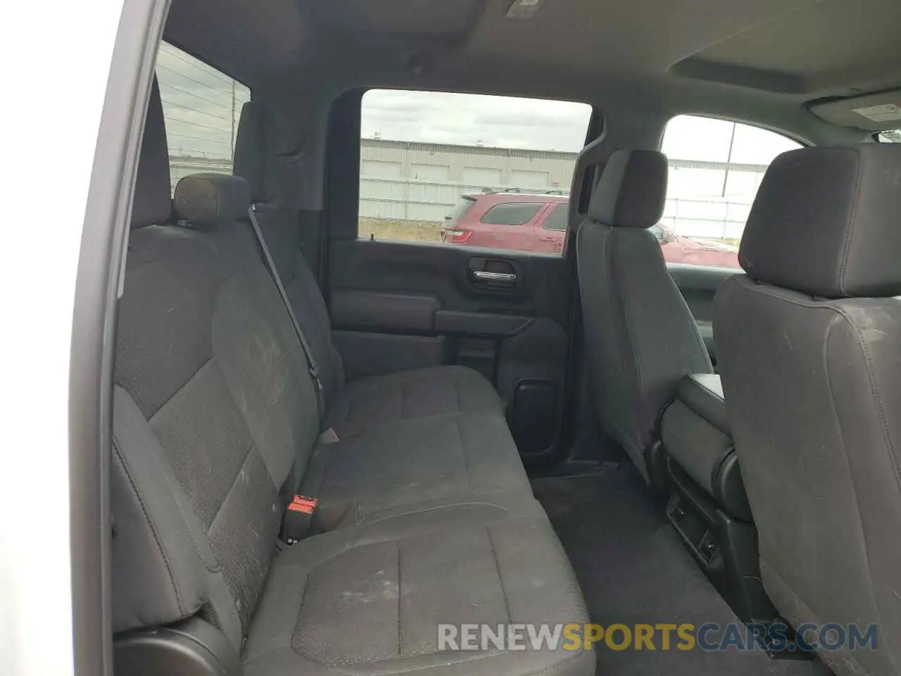 10 Photograph of a damaged car 1GC4YME77LF324703 CHEVROLET ALL Models 2020