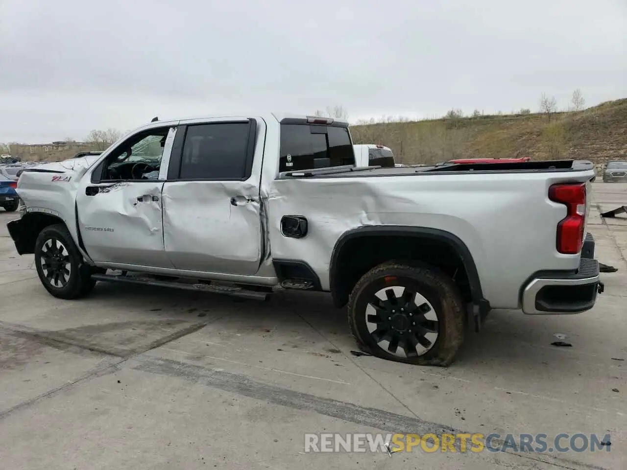 2 Photograph of a damaged car 1GC4YNE70LF286303 CHEVROLET ALL Models 2020