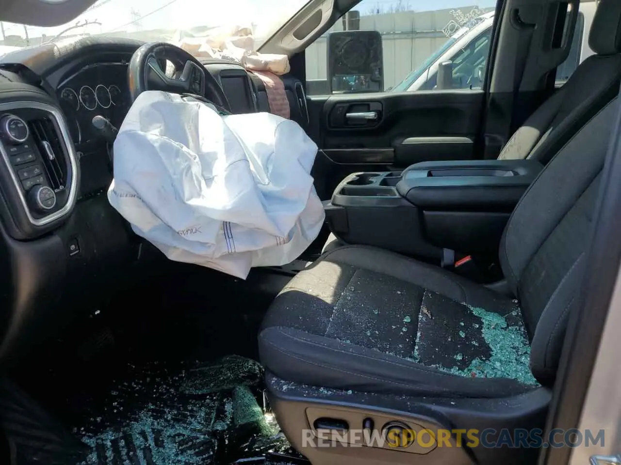 7 Photograph of a damaged car 1GC4YNE70LF286303 CHEVROLET ALL Models 2020