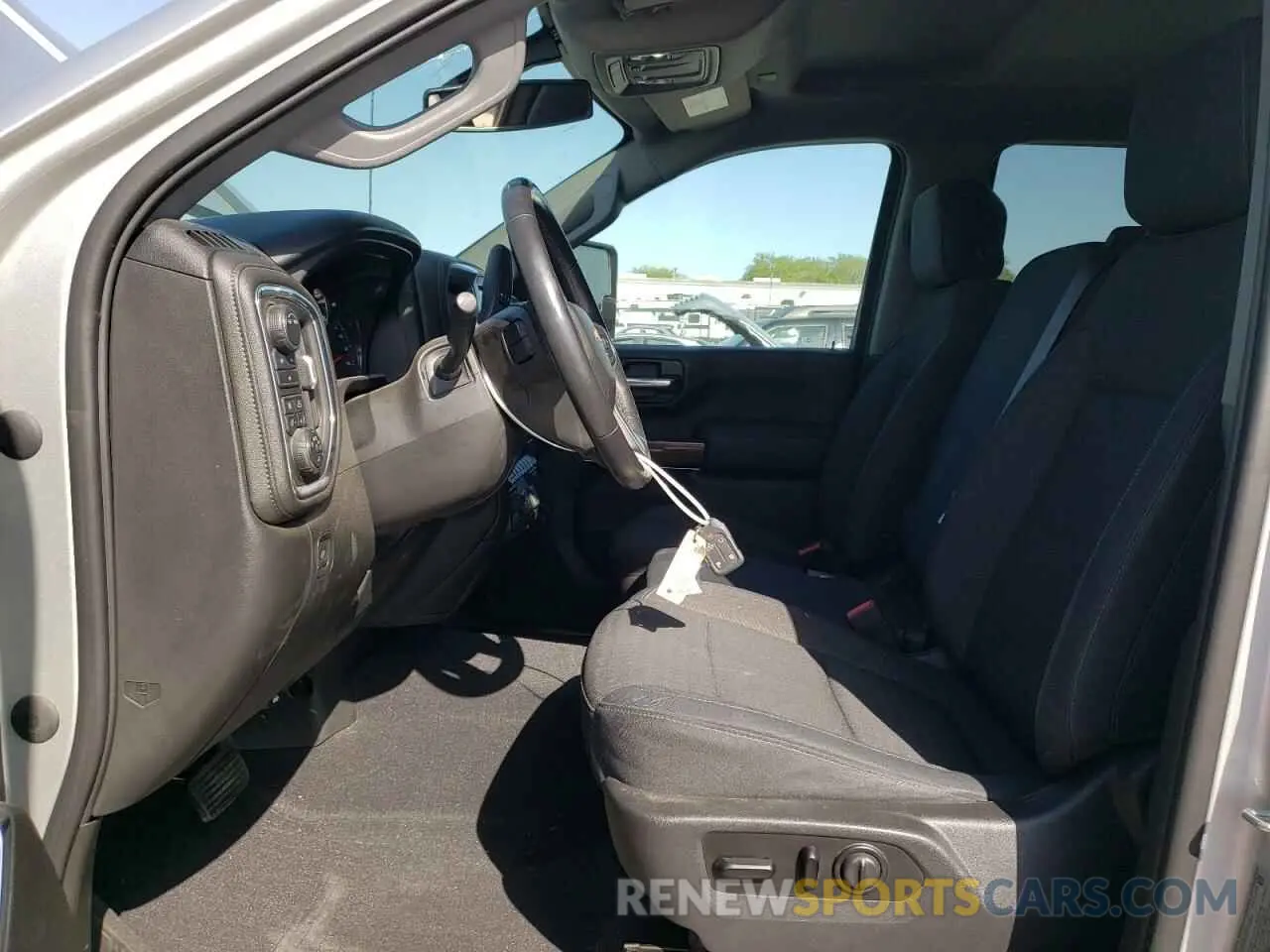 7 Photograph of a damaged car 1GC4YNE7XLF109919 CHEVROLET ALL Models 2020