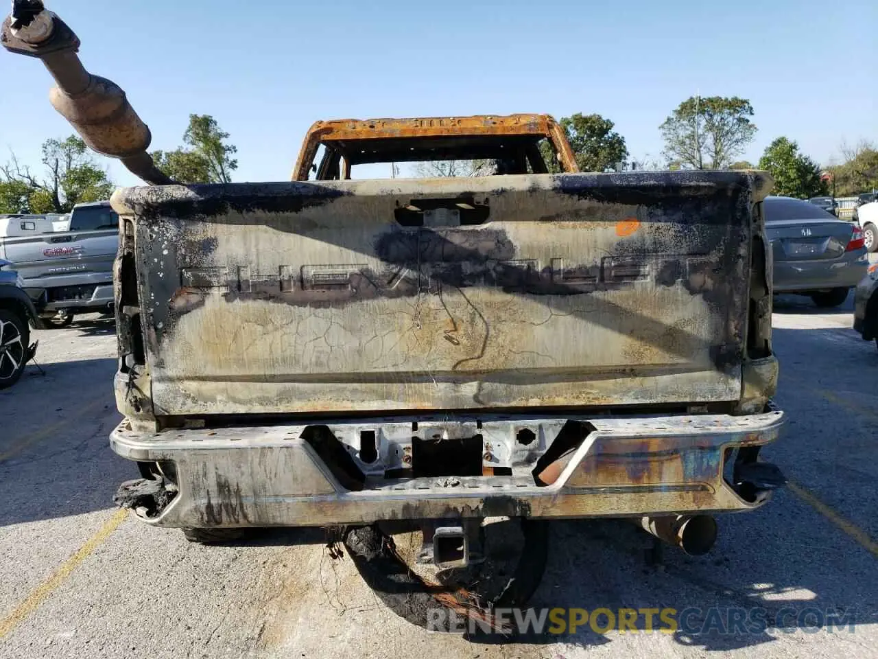 6 Photograph of a damaged car 1GC4YPEY3LF144094 CHEVROLET ALL Models 2020
