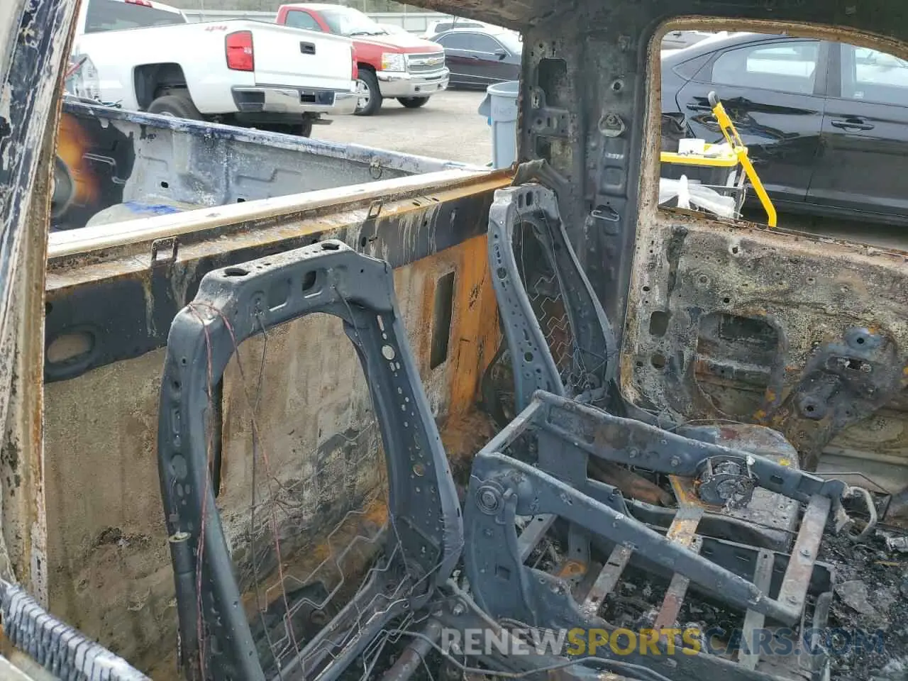 10 Photograph of a damaged car 3GCNWAEF8LG283366 CHEVROLET ALL Models 2020