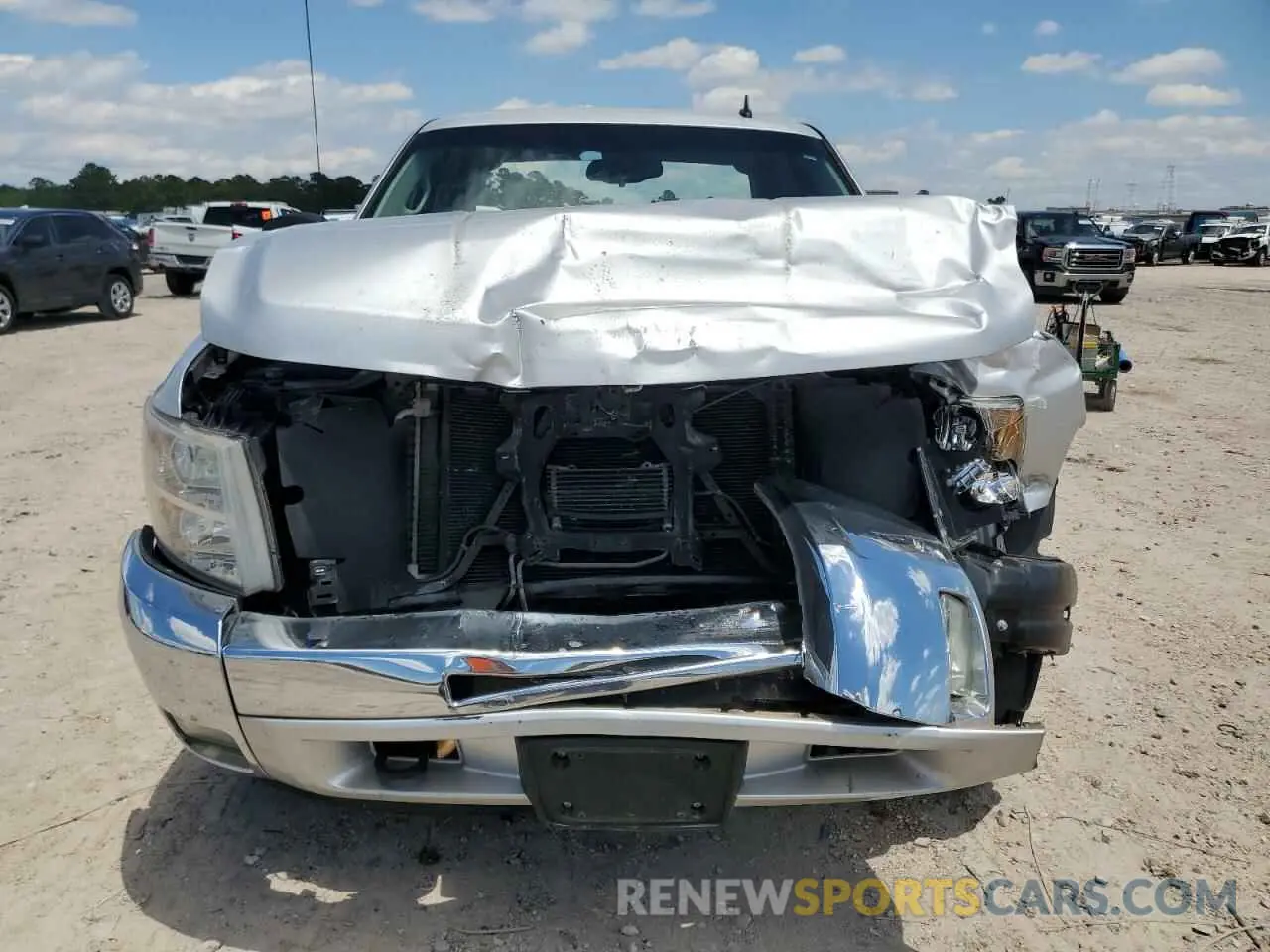 5 Photograph of a damaged car 3GCPKSE71CG261275 CHEVROLET ALL Models 2020