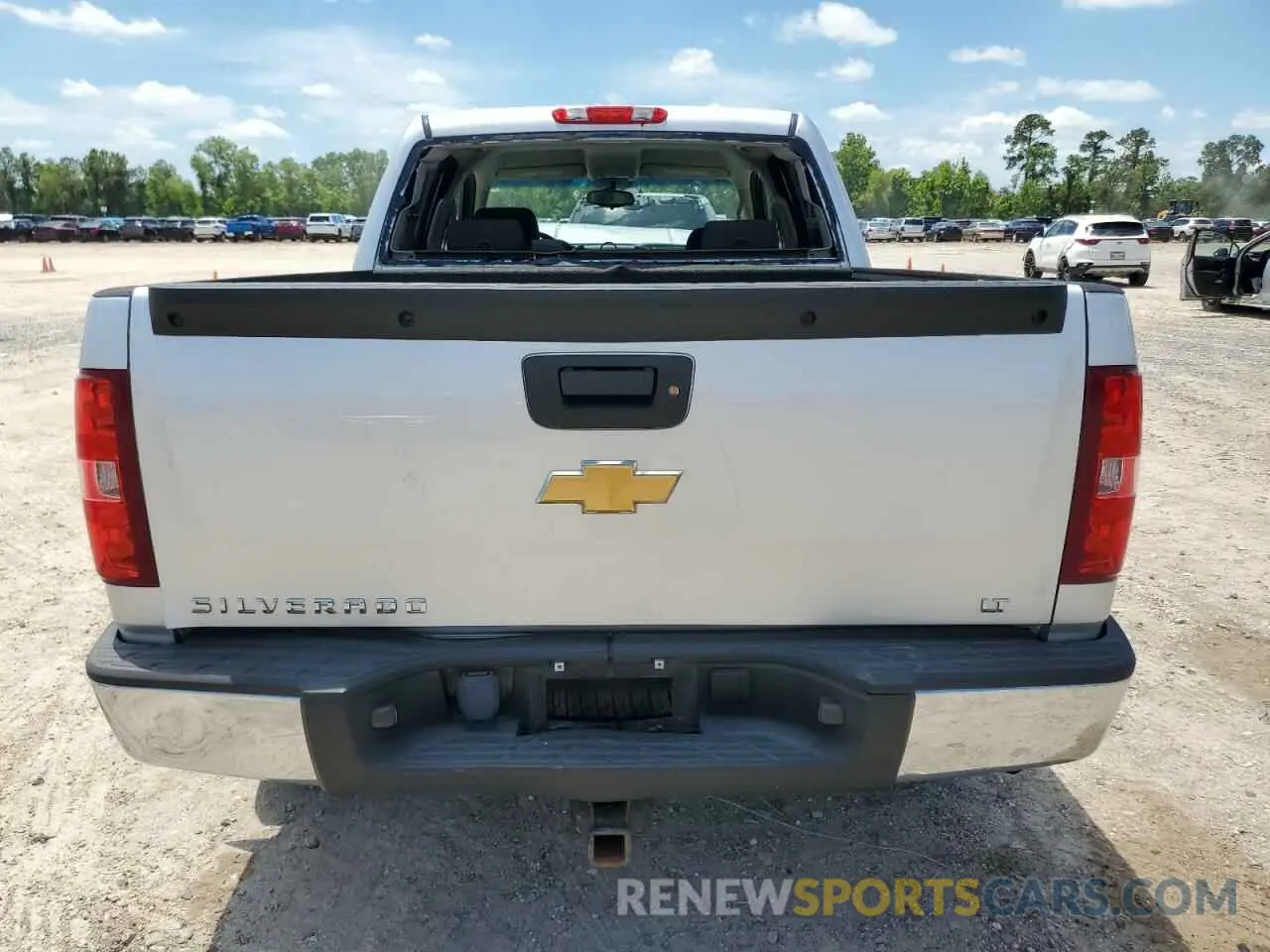 6 Photograph of a damaged car 3GCPKSE71CG261275 CHEVROLET ALL Models 2020