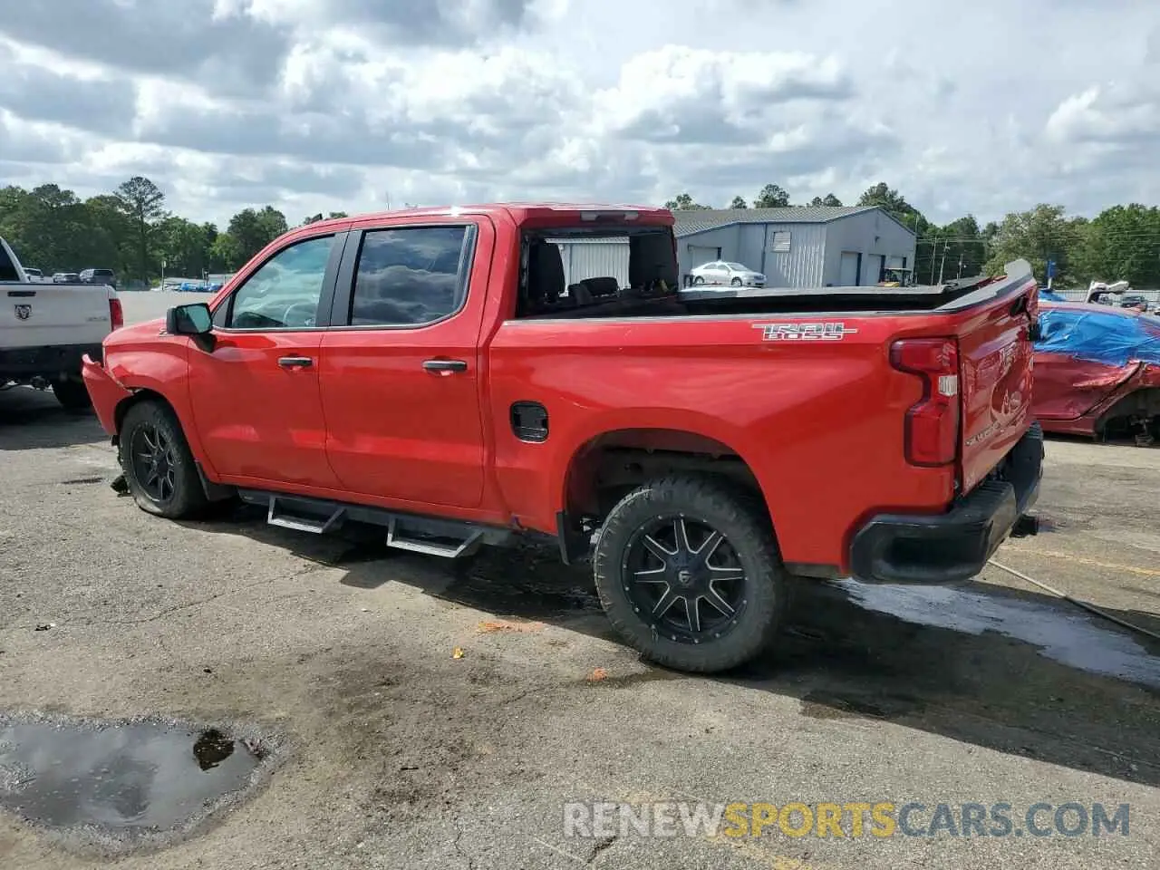2 Photograph of a damaged car 3GCPYCEFXLG202317 CHEVROLET All Models 2020