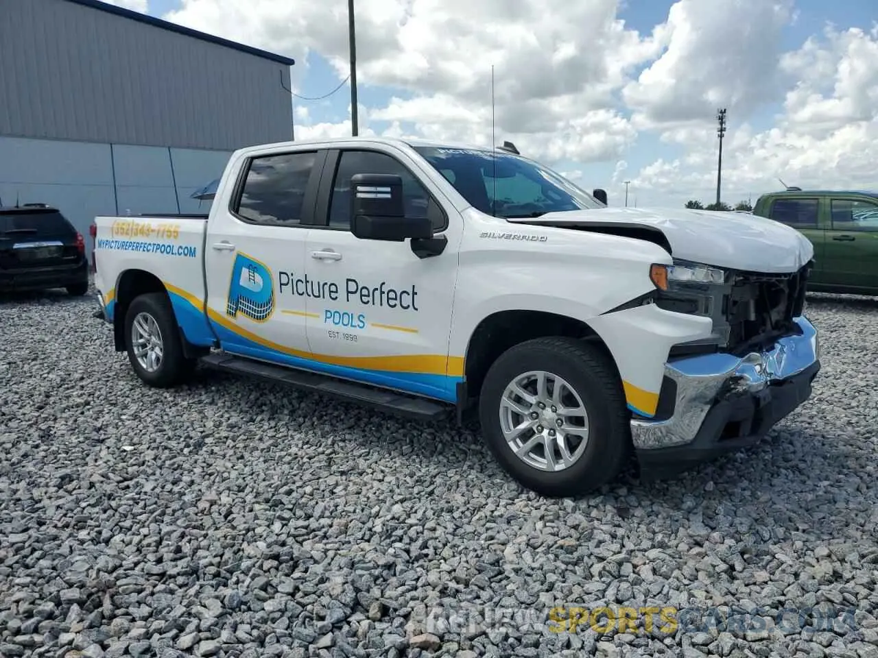 4 Photograph of a damaged car 3GCUWCED4LG185621 CHEVROLET ALL Models 2020