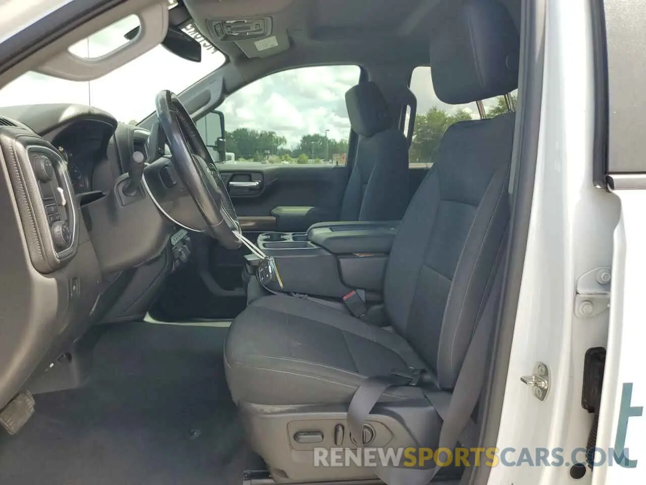 7 Photograph of a damaged car 3GCUWCED4LG185621 CHEVROLET ALL Models 2020
