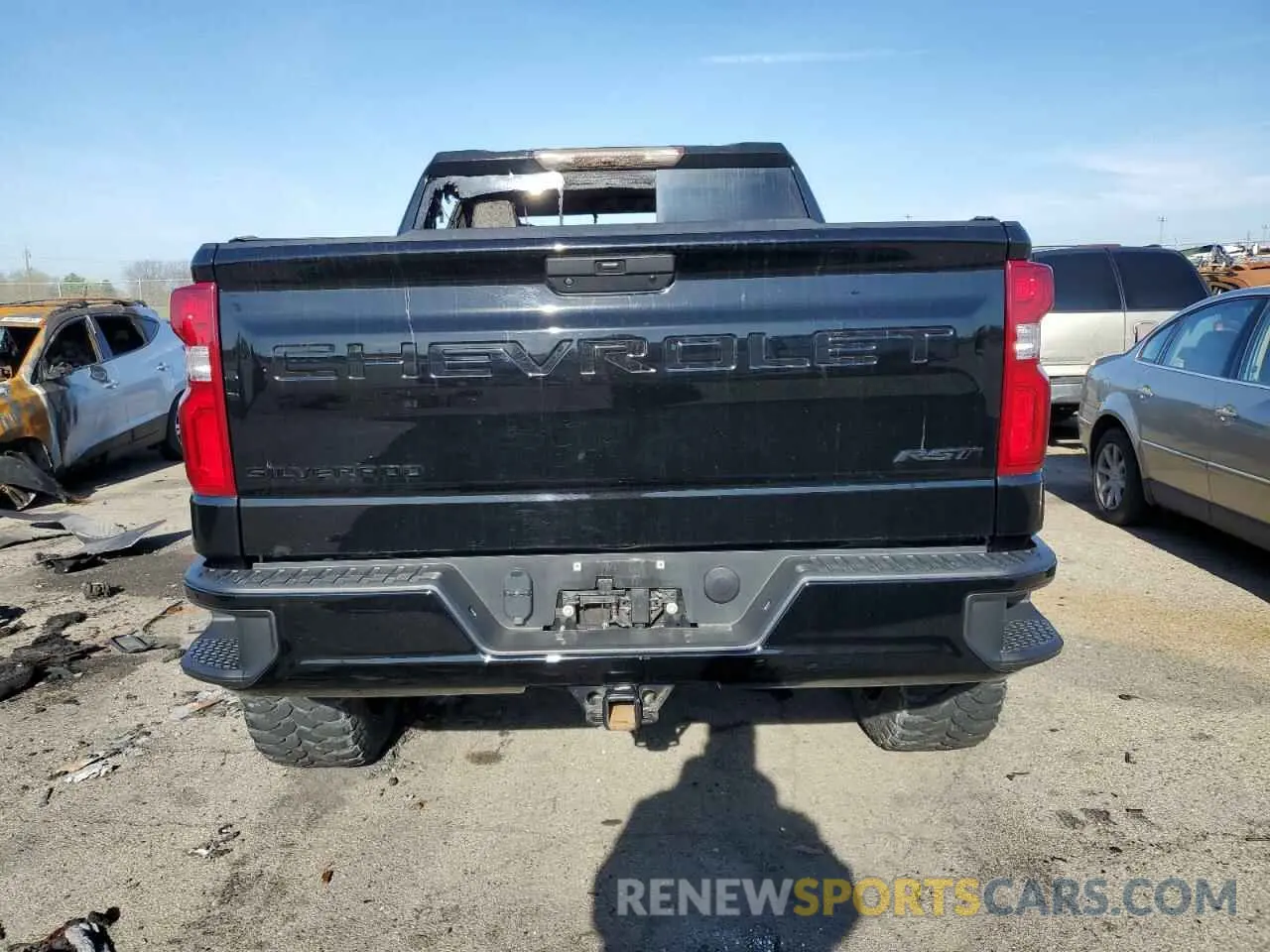 6 Photograph of a damaged car 3GCUYEET9LG380420 CHEVROLET ALL Models 2020