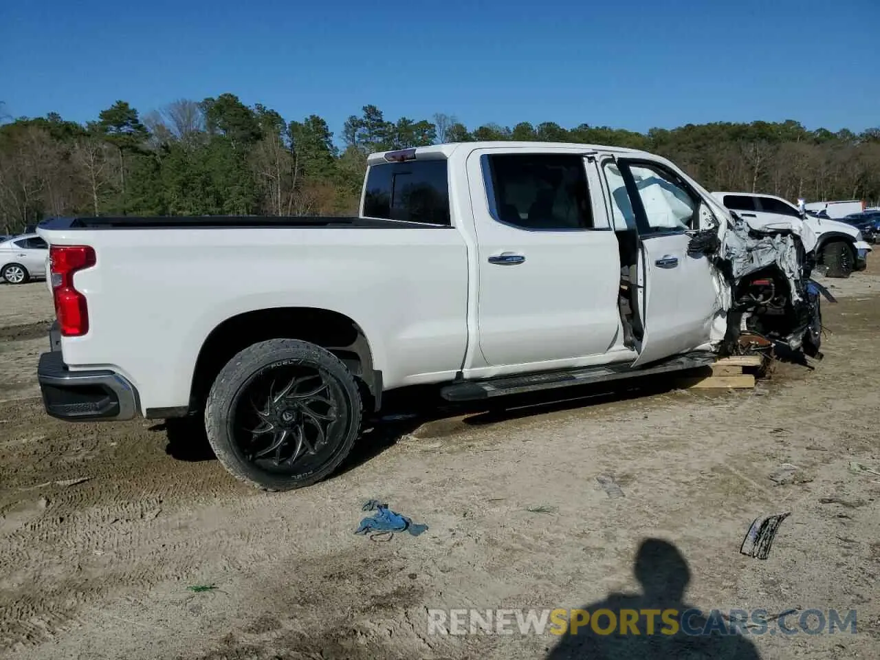 3 Photograph of a damaged car 3GCUYGET1LG420131 CHEVROLET ALL Models 2020