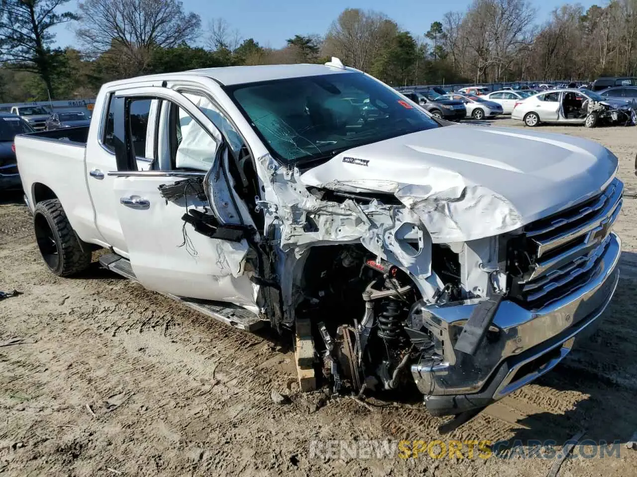4 Photograph of a damaged car 3GCUYGET1LG420131 CHEVROLET ALL Models 2020