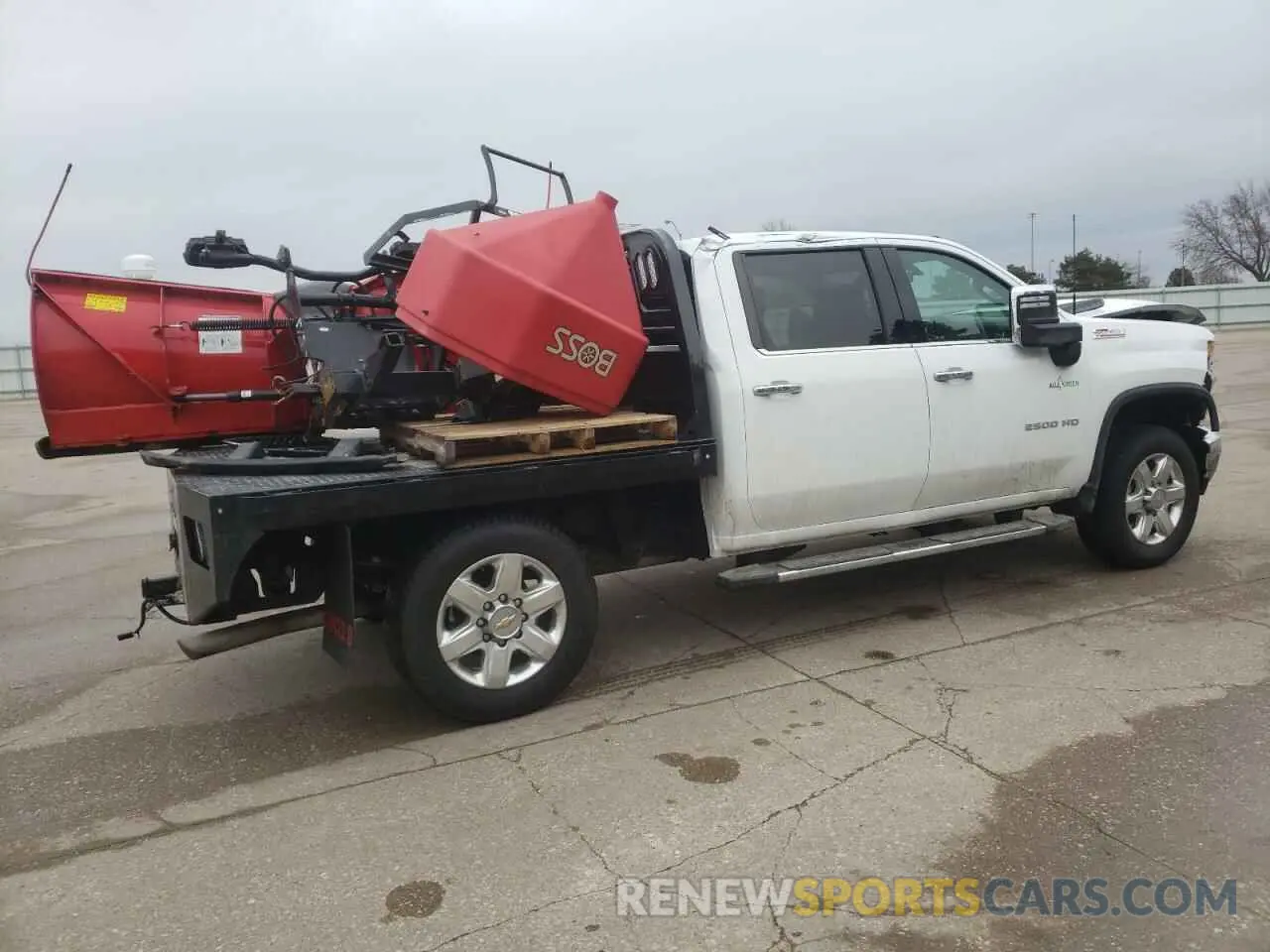 3 Photograph of a damaged car 1GC4YPE75MF291168 CHEVROLET ALL Models 2021