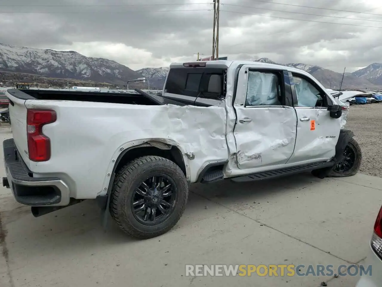 3 Photograph of a damaged car 1GC4YPEY9MF152315 CHEVROLET ALL Models 2021