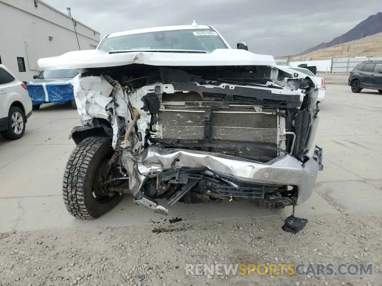 5 Photograph of a damaged car 1GC4YPEY9MF152315 CHEVROLET ALL Models 2021