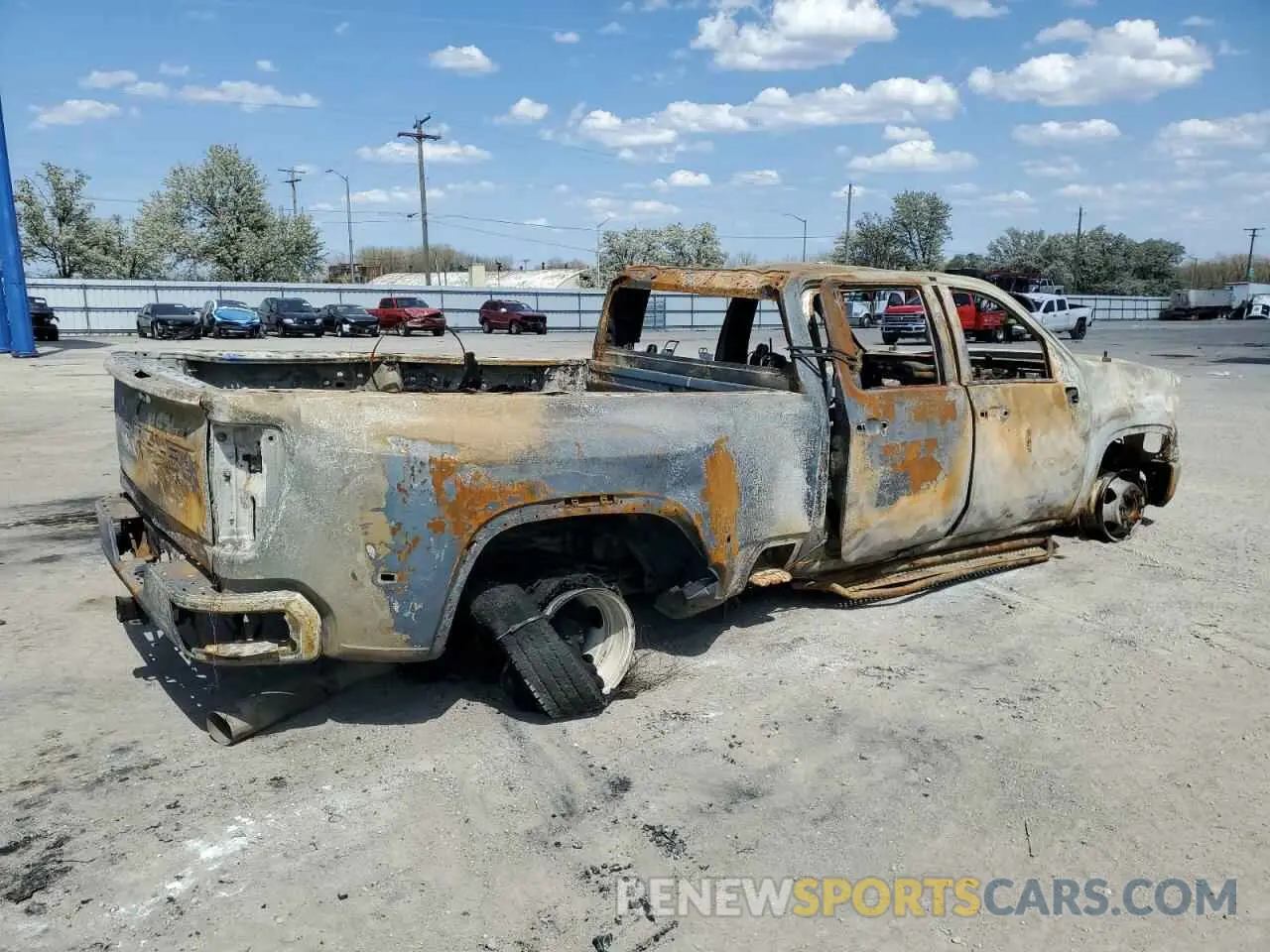 3 Photograph of a damaged car 1GC4YSEY7MF104198 CHEVROLET ALL Models 2021