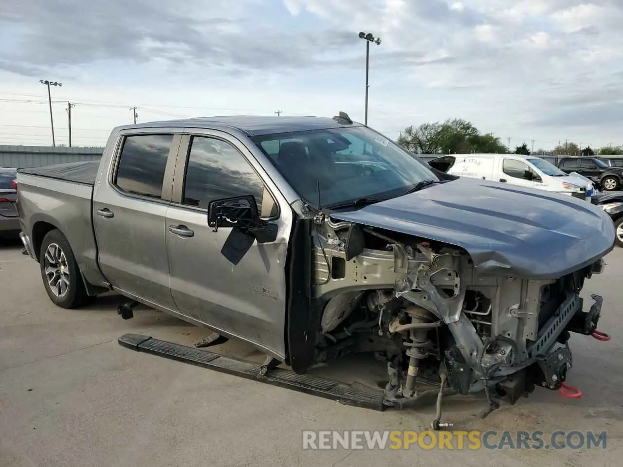 4 Photograph of a damaged car 3GCPWCED8NG135661 CHEVROLET ALL Models 2022