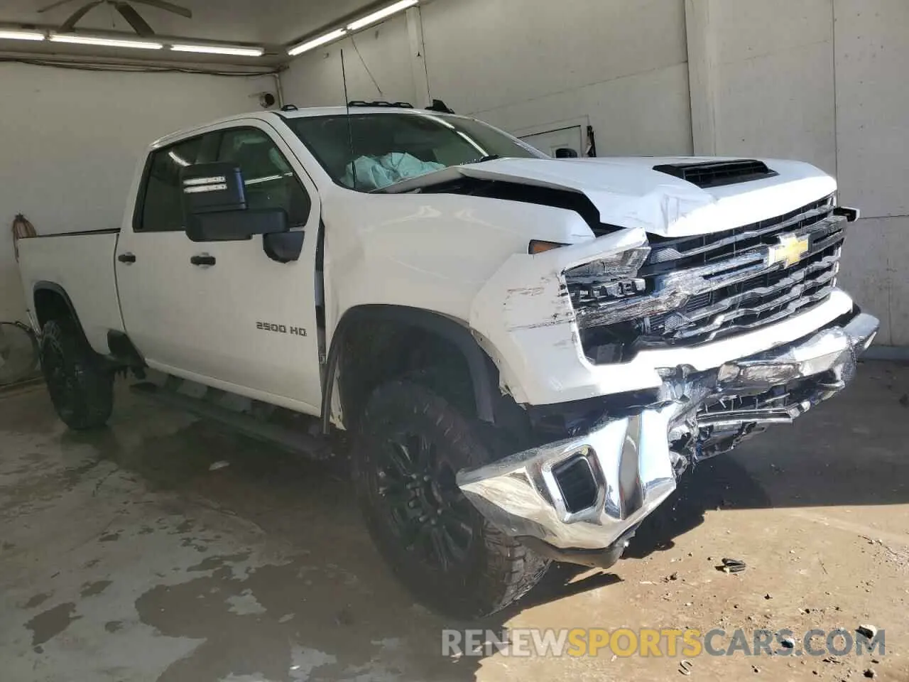 4 Photograph of a damaged car 1GC4YLEY7RF207568 CHEVROLET ALL Models 2024