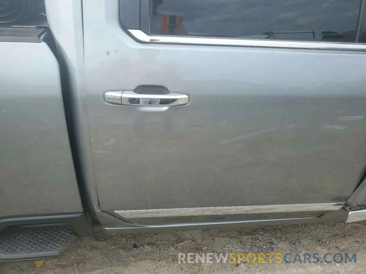 10 Photograph of a damaged car 1GC4YREY1RF181360 CHEVROLET ALL Models 2024