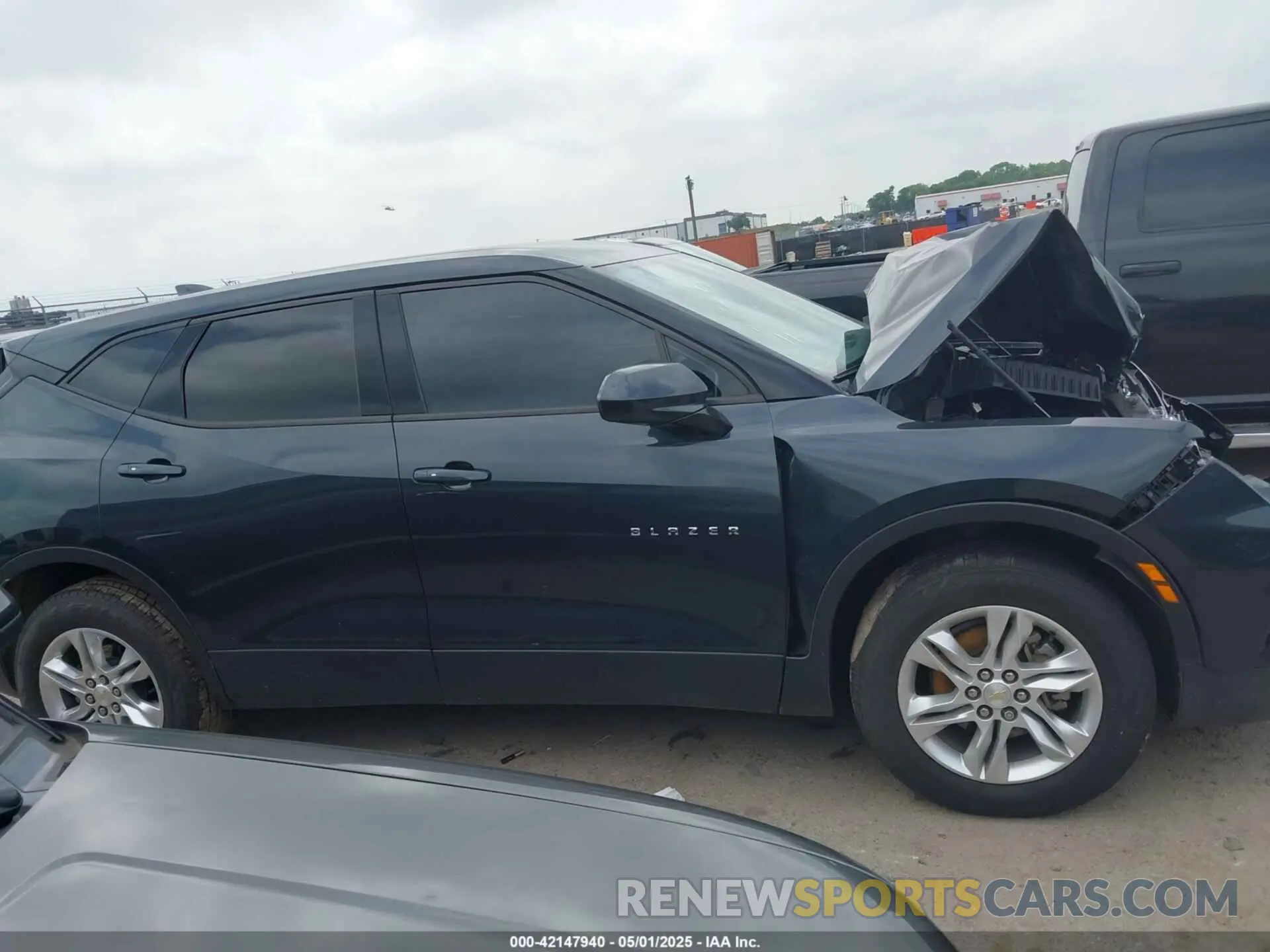 13 Photograph of a damaged car 3GNKBBRA0KS699143 CHEVROLET BLAZER 2019
