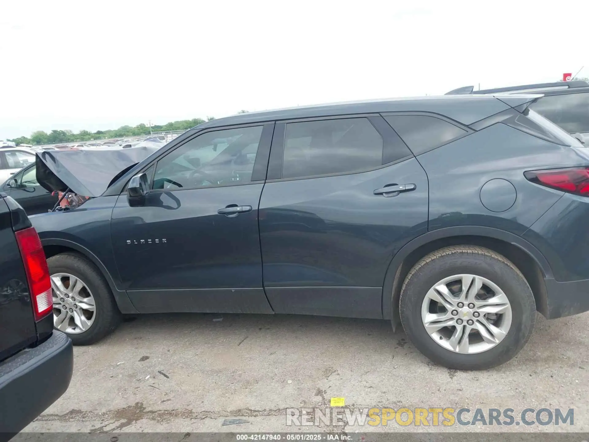 14 Photograph of a damaged car 3GNKBBRA0KS699143 CHEVROLET BLAZER 2019