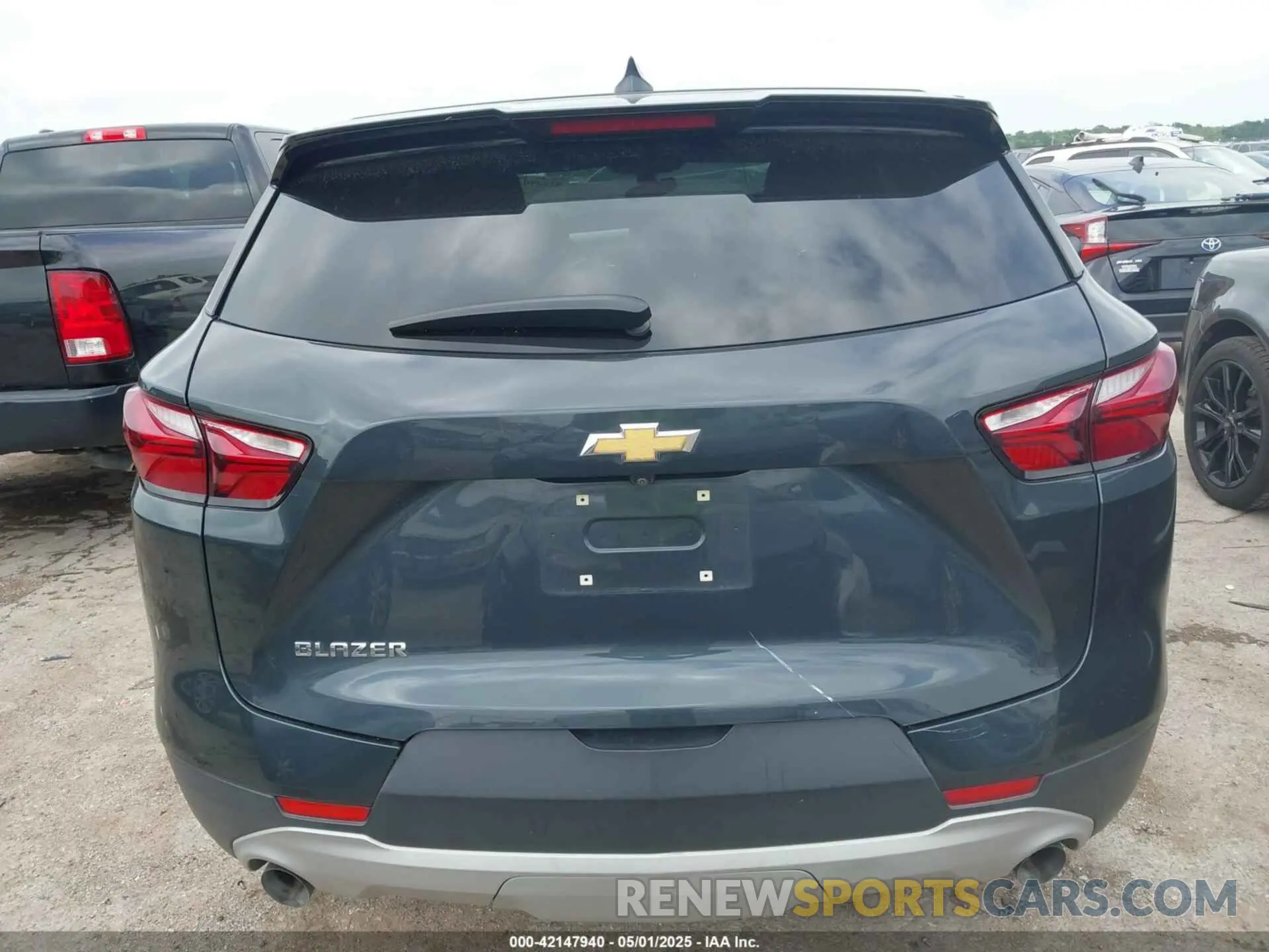 16 Photograph of a damaged car 3GNKBBRA0KS699143 CHEVROLET BLAZER 2019