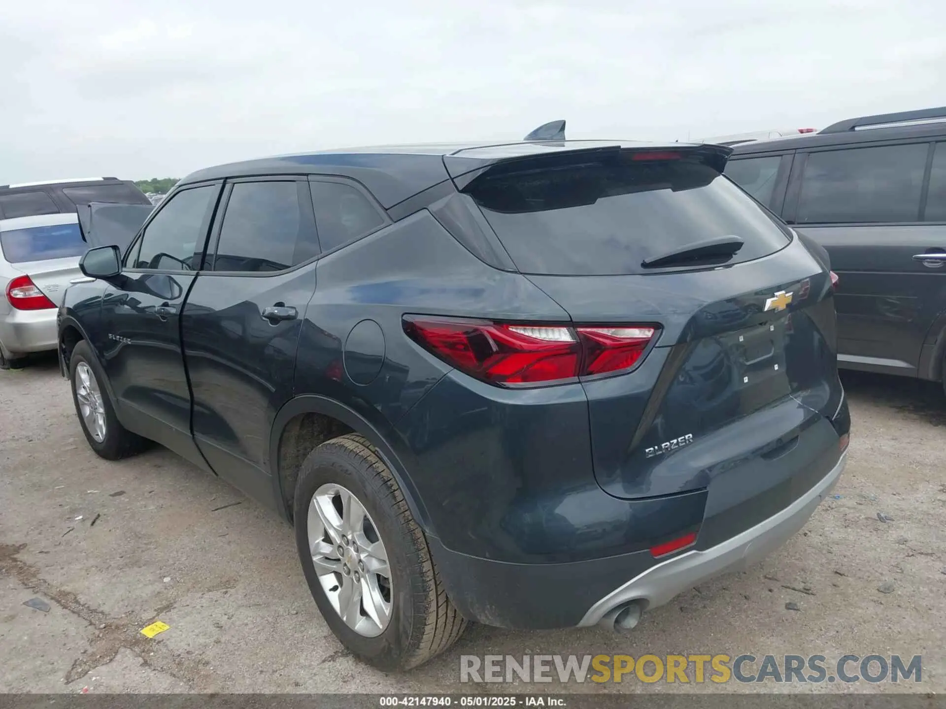 3 Photograph of a damaged car 3GNKBBRA0KS699143 CHEVROLET BLAZER 2019