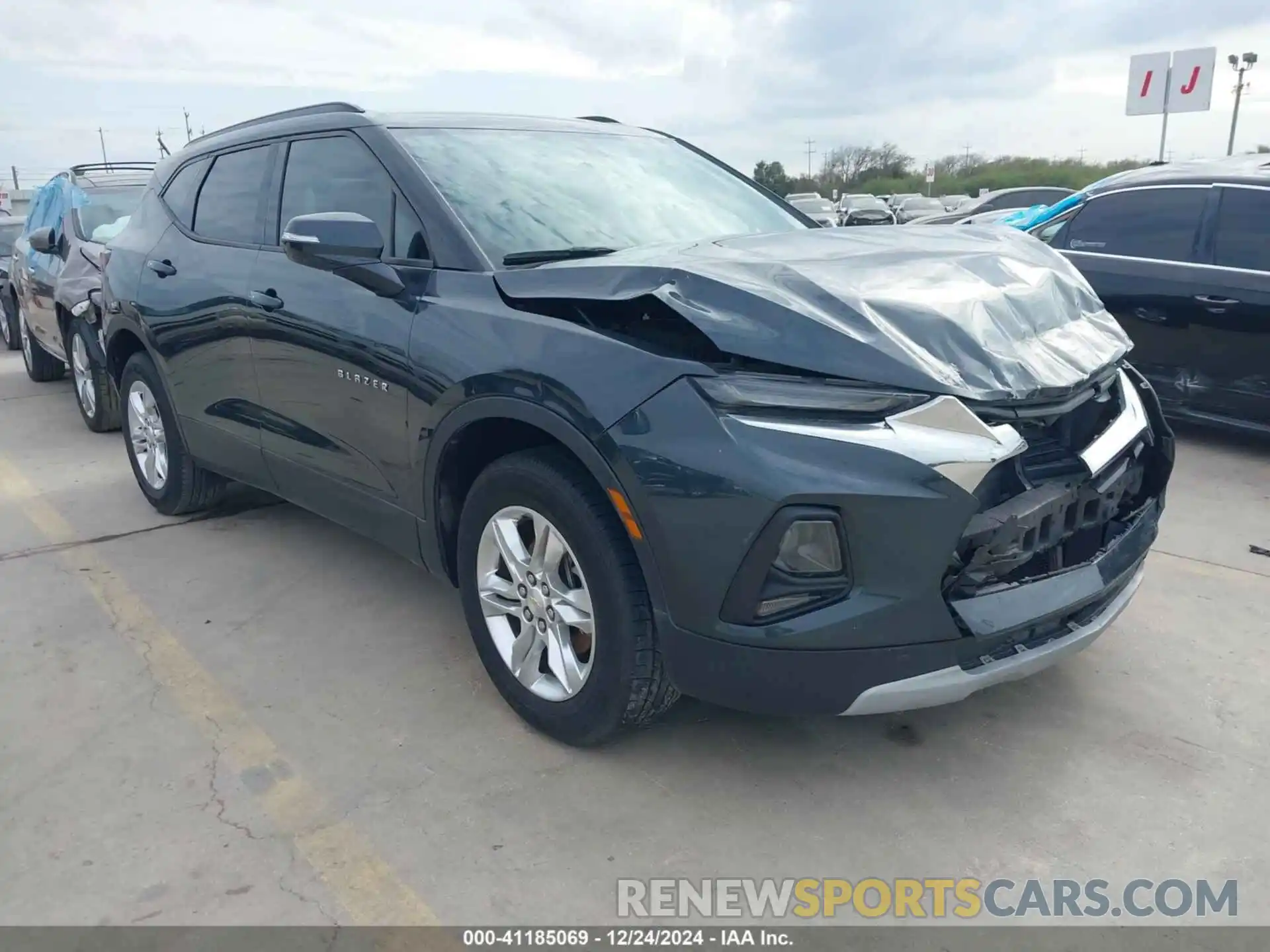 1 Photograph of a damaged car 3GNKBBRA2KS694087 CHEVROLET BLAZER 2019