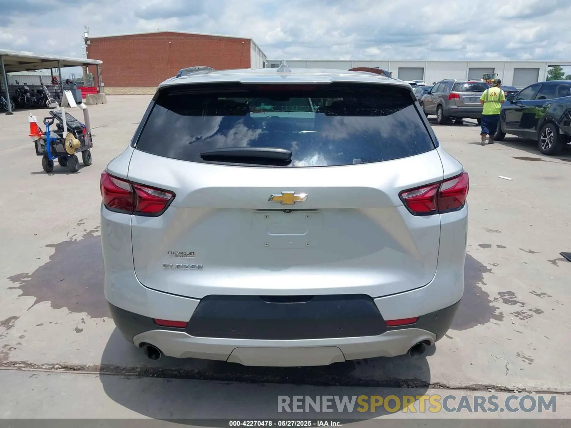 17 Photograph of a damaged car 3GNKBBRA3KS698858 CHEVROLET BLAZER 2019