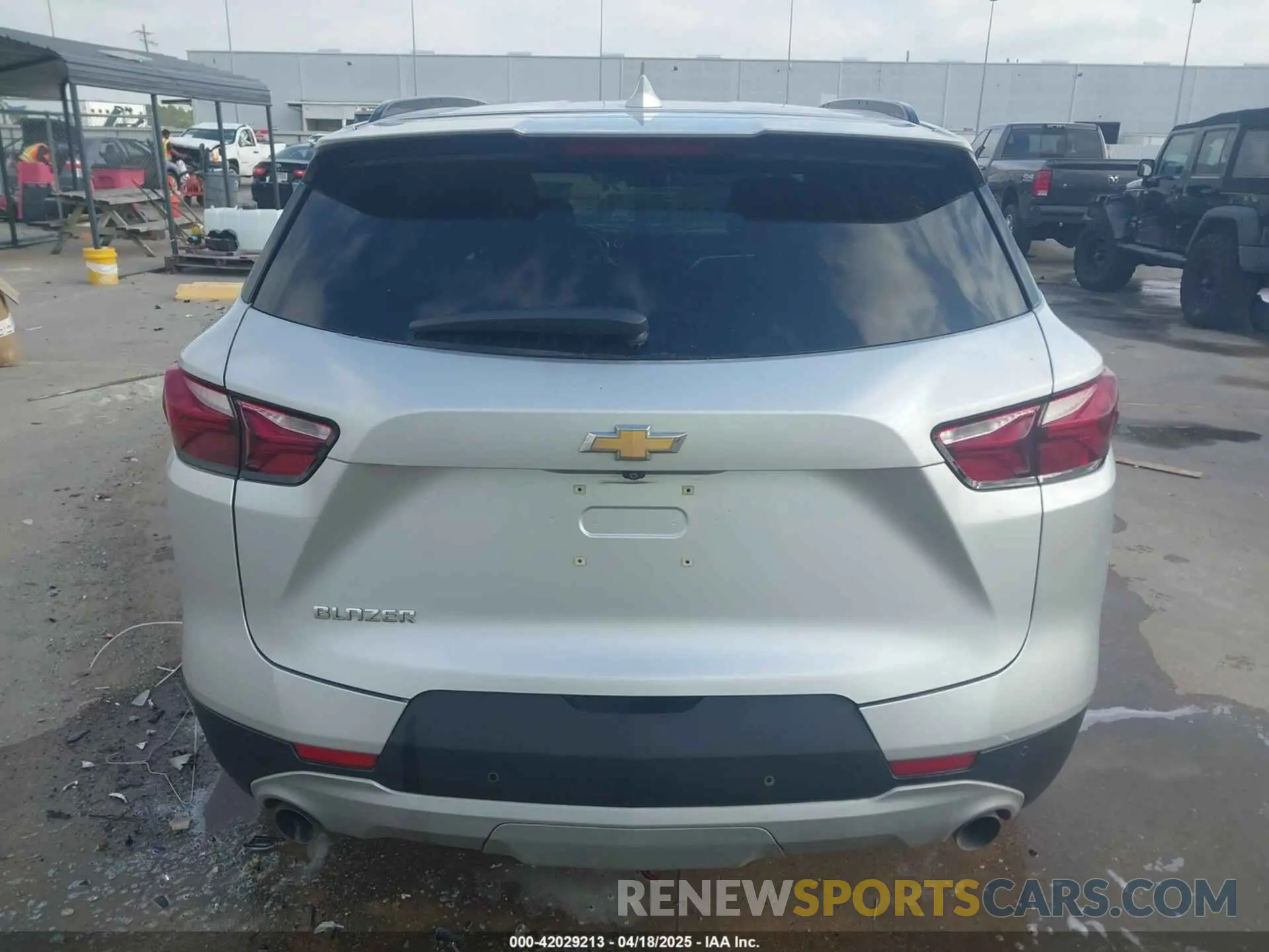 17 Photograph of a damaged car 3GNKBBRA5KS657132 CHEVROLET BLAZER 2019