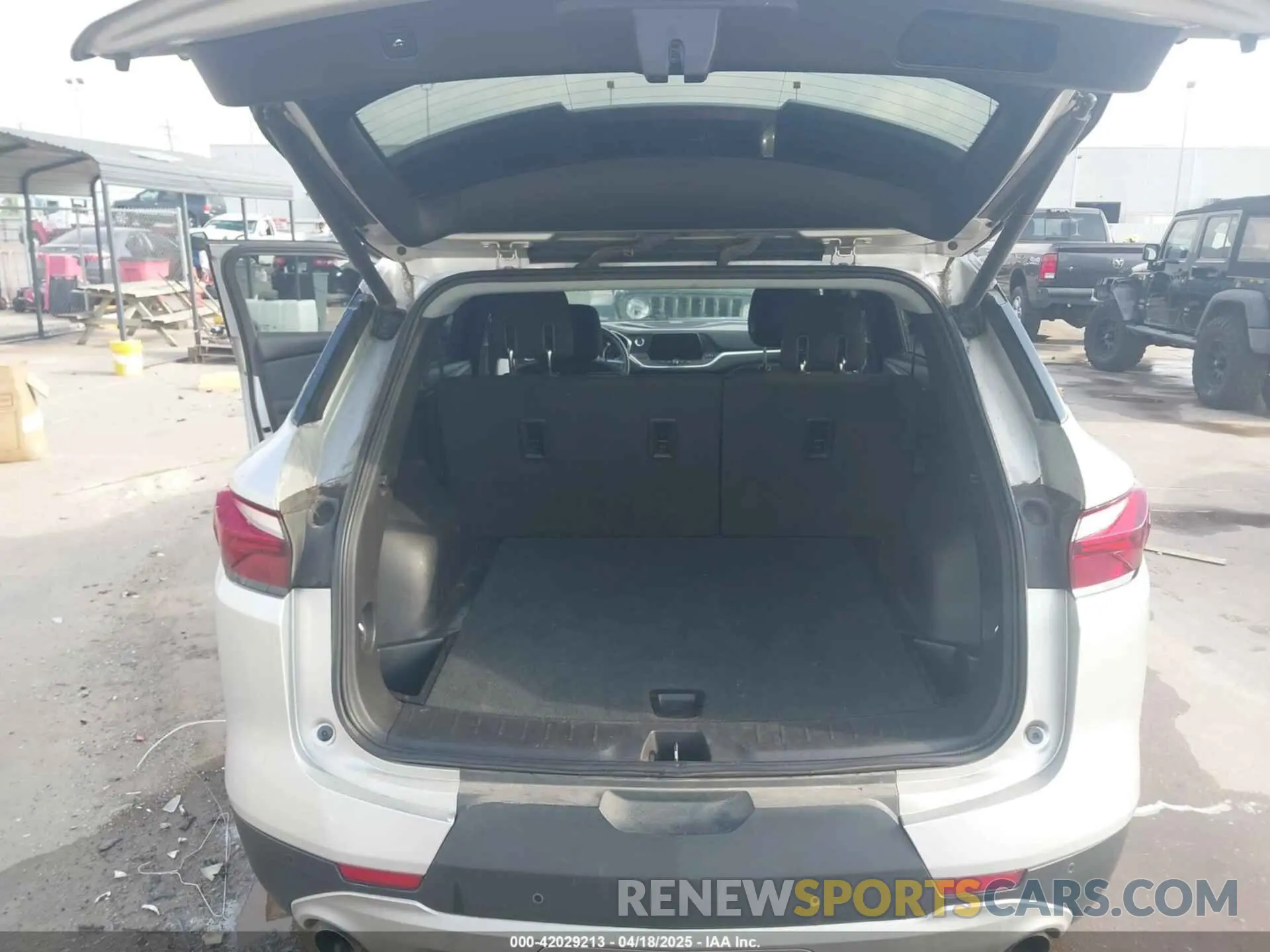 18 Photograph of a damaged car 3GNKBBRA5KS657132 CHEVROLET BLAZER 2019