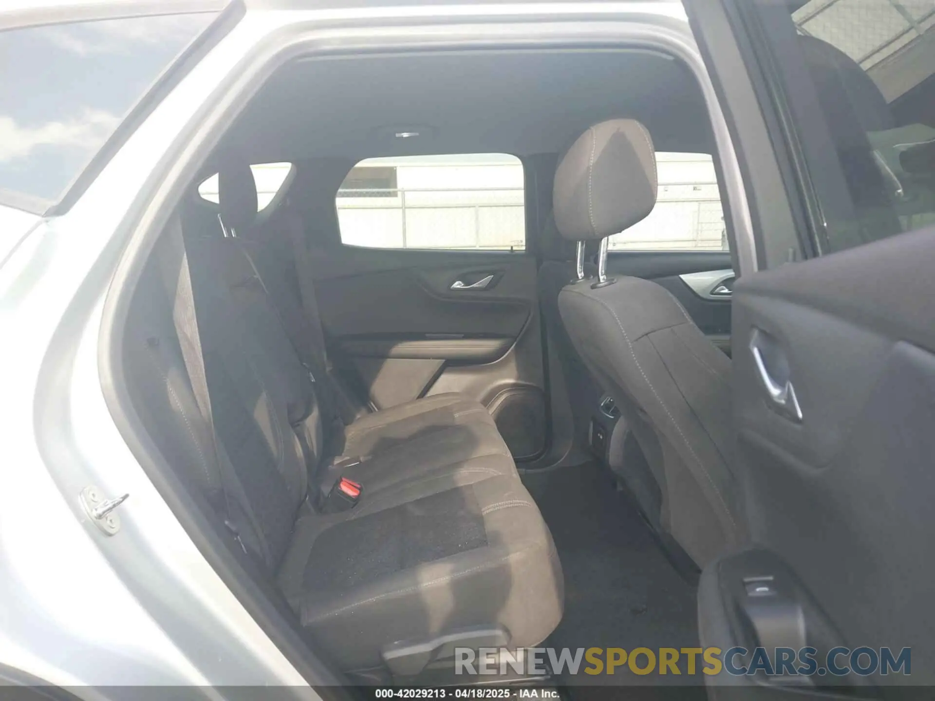 8 Photograph of a damaged car 3GNKBBRA5KS657132 CHEVROLET BLAZER 2019
