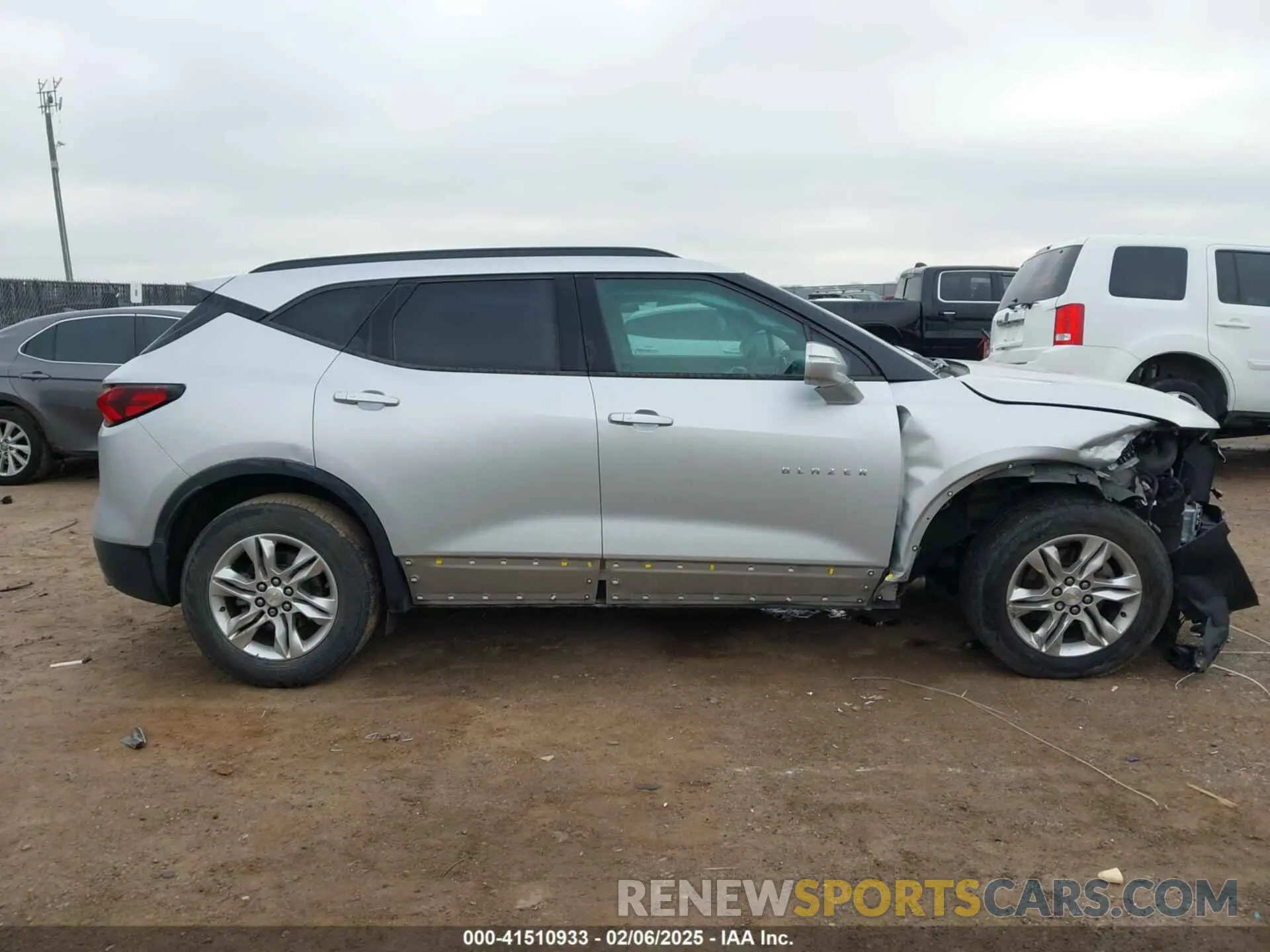 13 Photograph of a damaged car 3GNKBBRA7KS643152 CHEVROLET BLAZER 2019