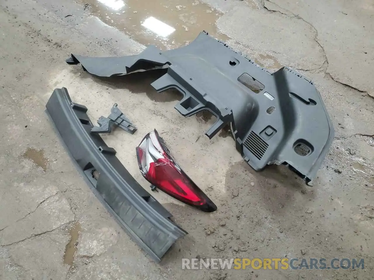 13 Photograph of a damaged car 3GNKBBRA7KS643751 CHEVROLET BLAZER 2019